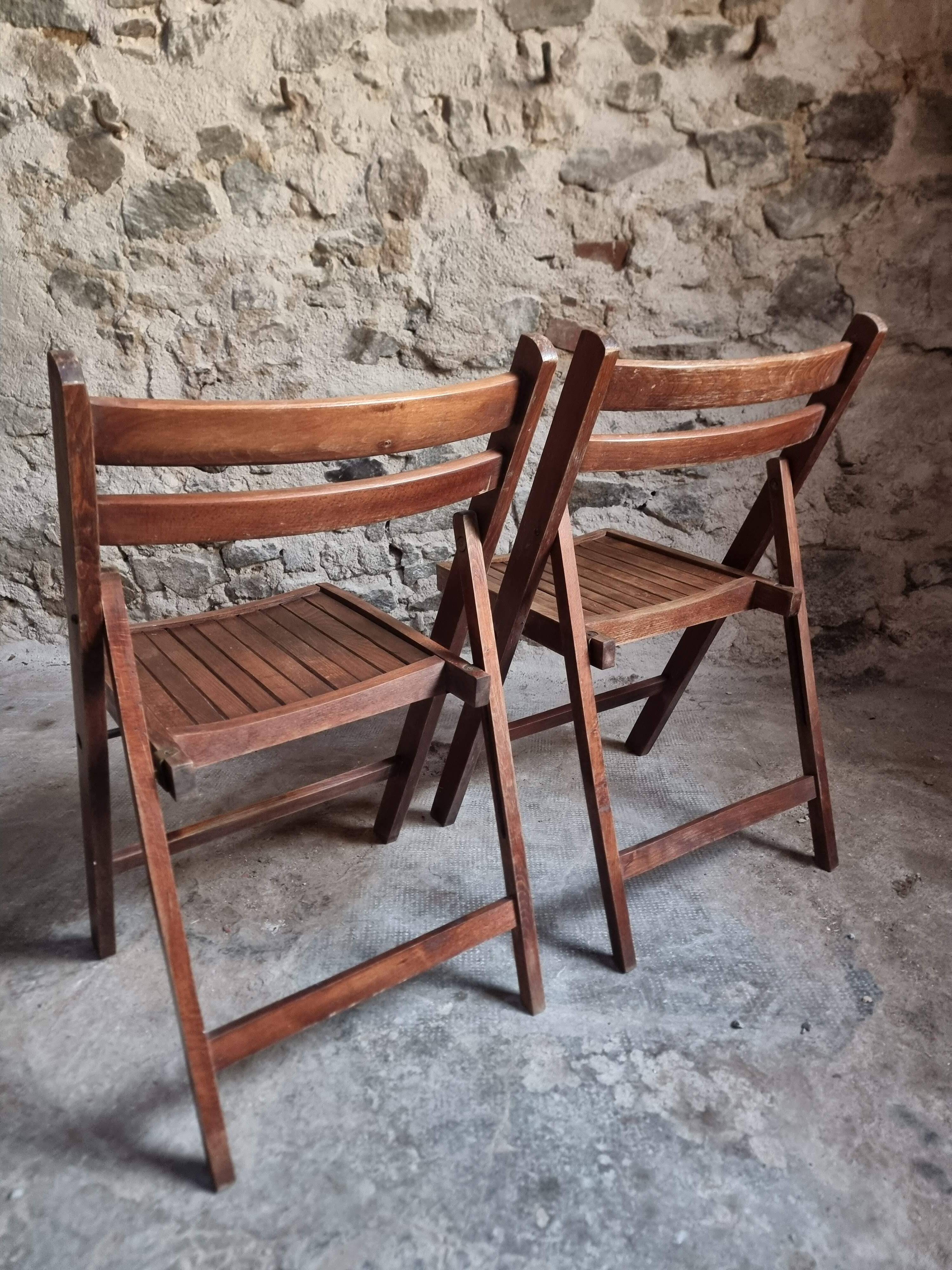 Pair of vintage French folding chairs – 1970s – beech wood chairs – rustic seats