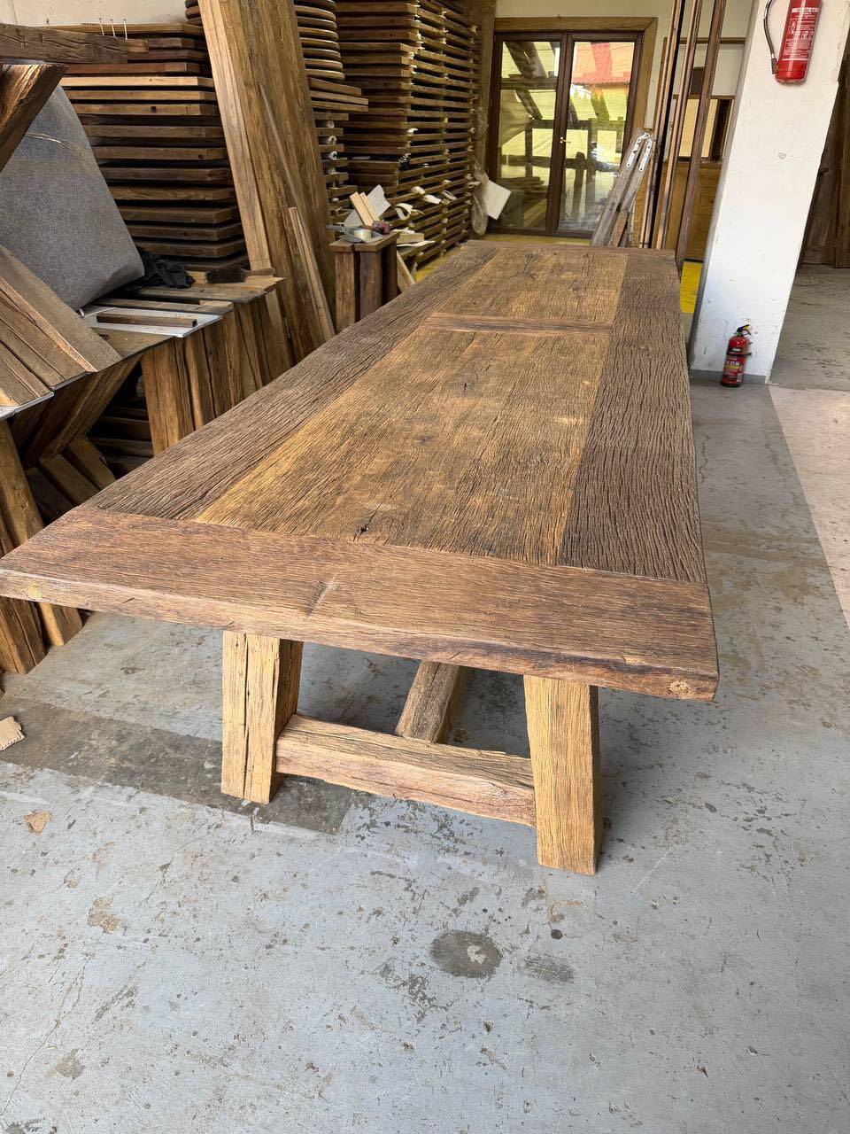 Solid oak table in Provençal style