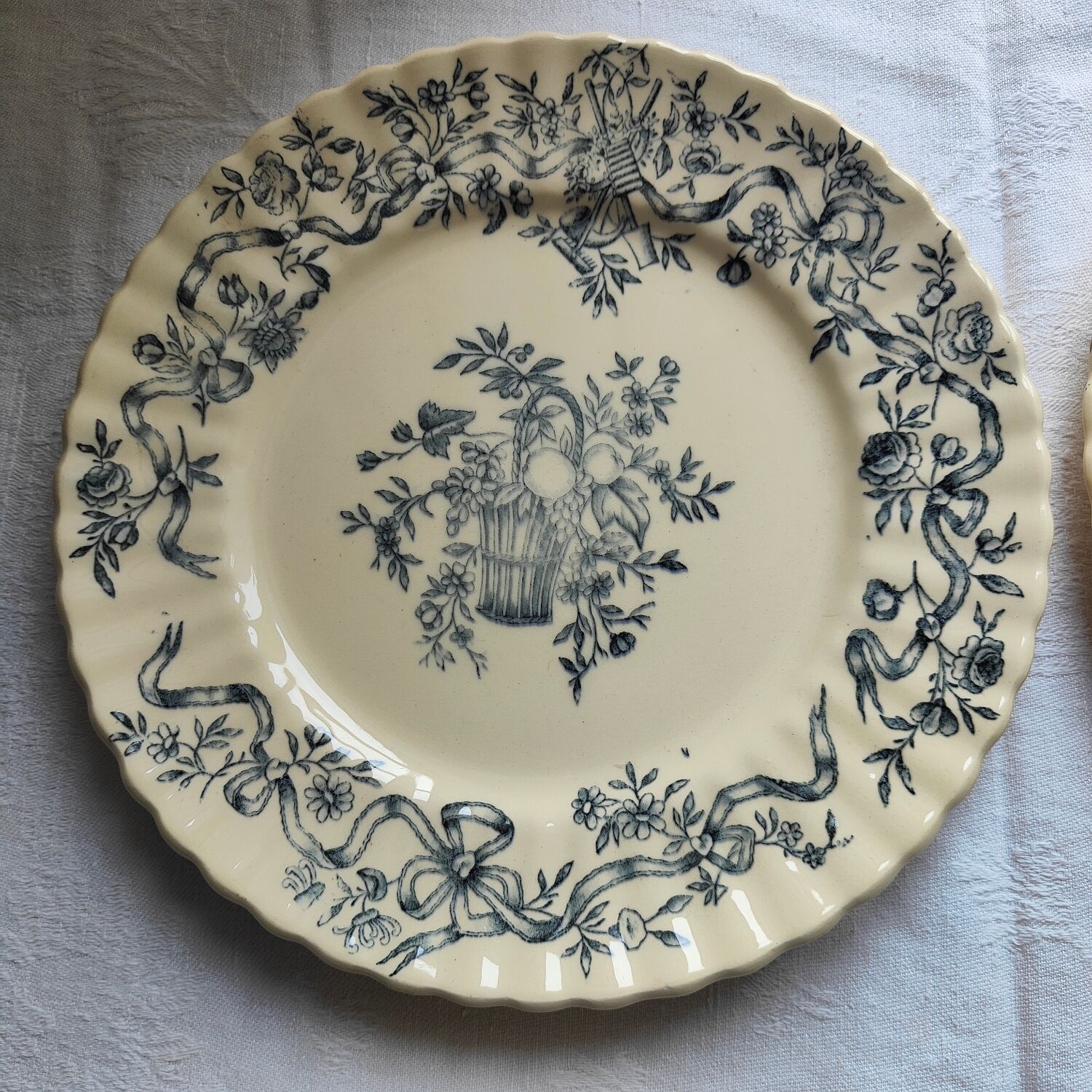 Set of 6 Longchamp iron earth plates