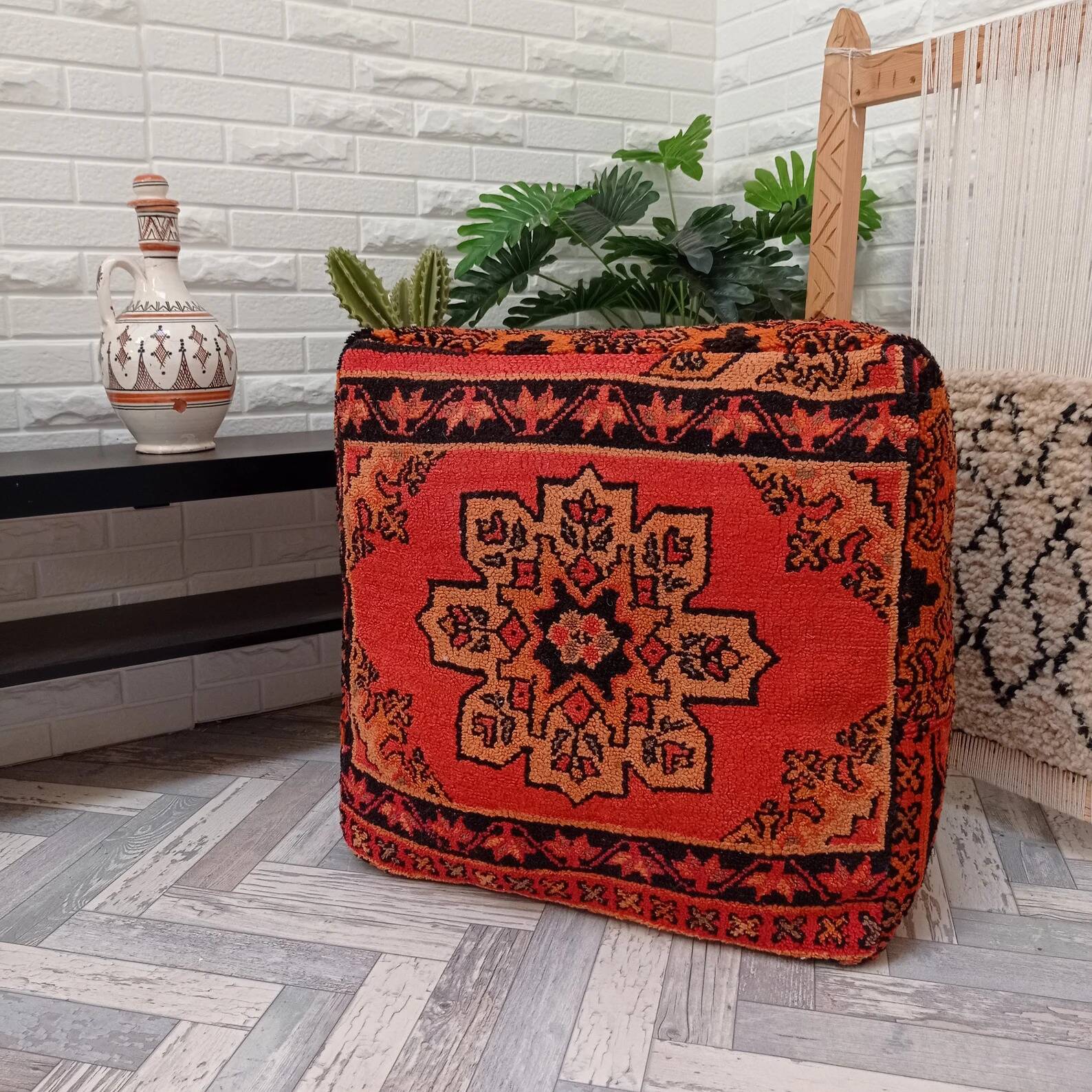 Handmade Berber pouf in wool 60 X 60 X 20 CM