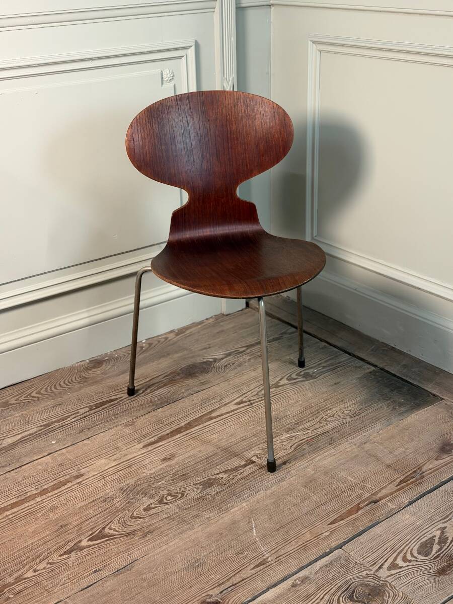 Arne Jacobsen for Fritz Hansen, "Ant" chair, model 3100, first version with three legs.