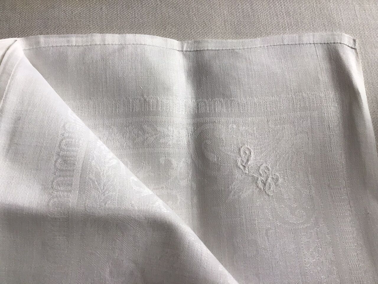 Set of 5 large napkins.