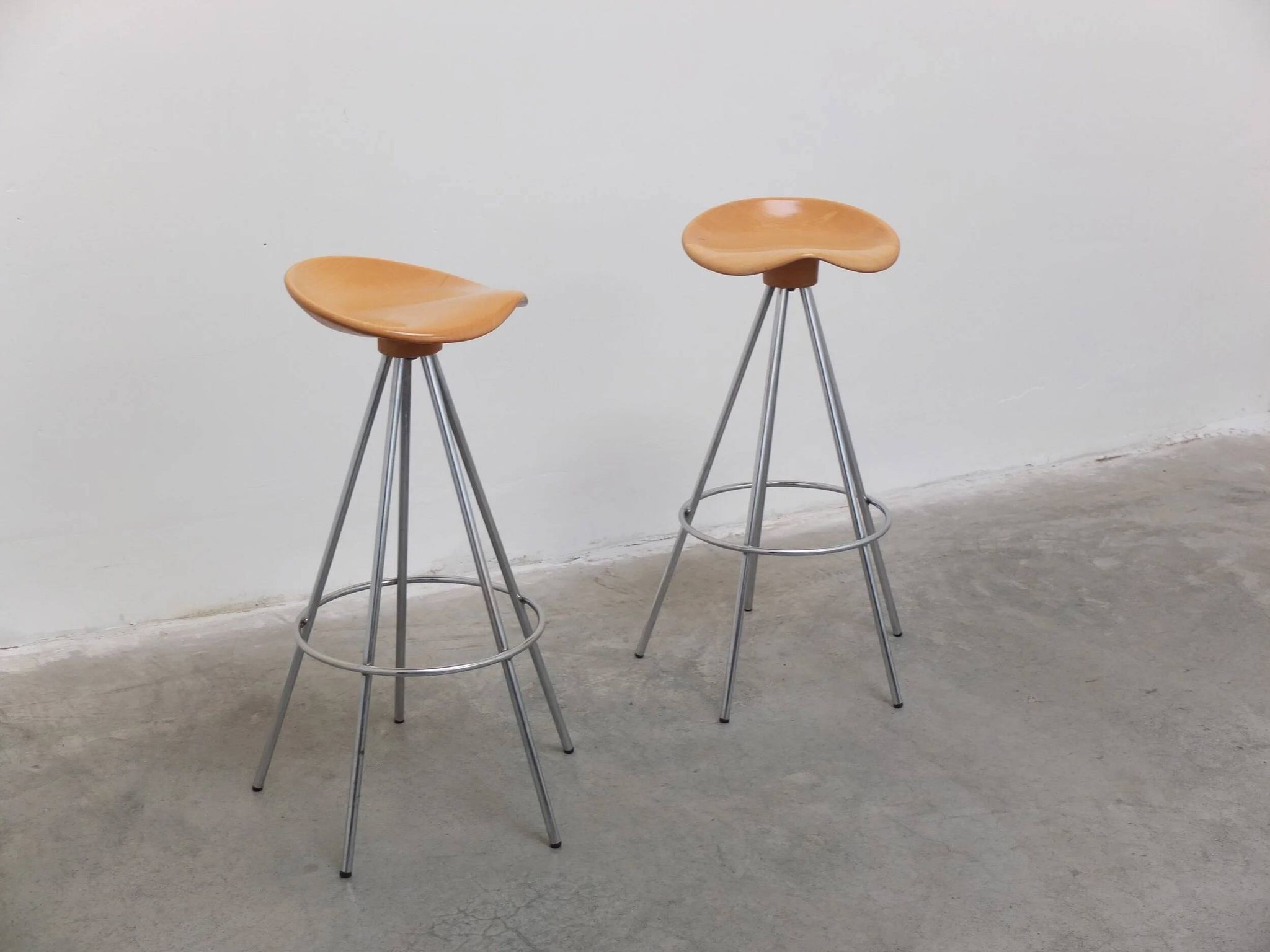 Pair of 'Jamaica' swivel bar stools by Pepe Cortès for BD Barcelona, 1990s