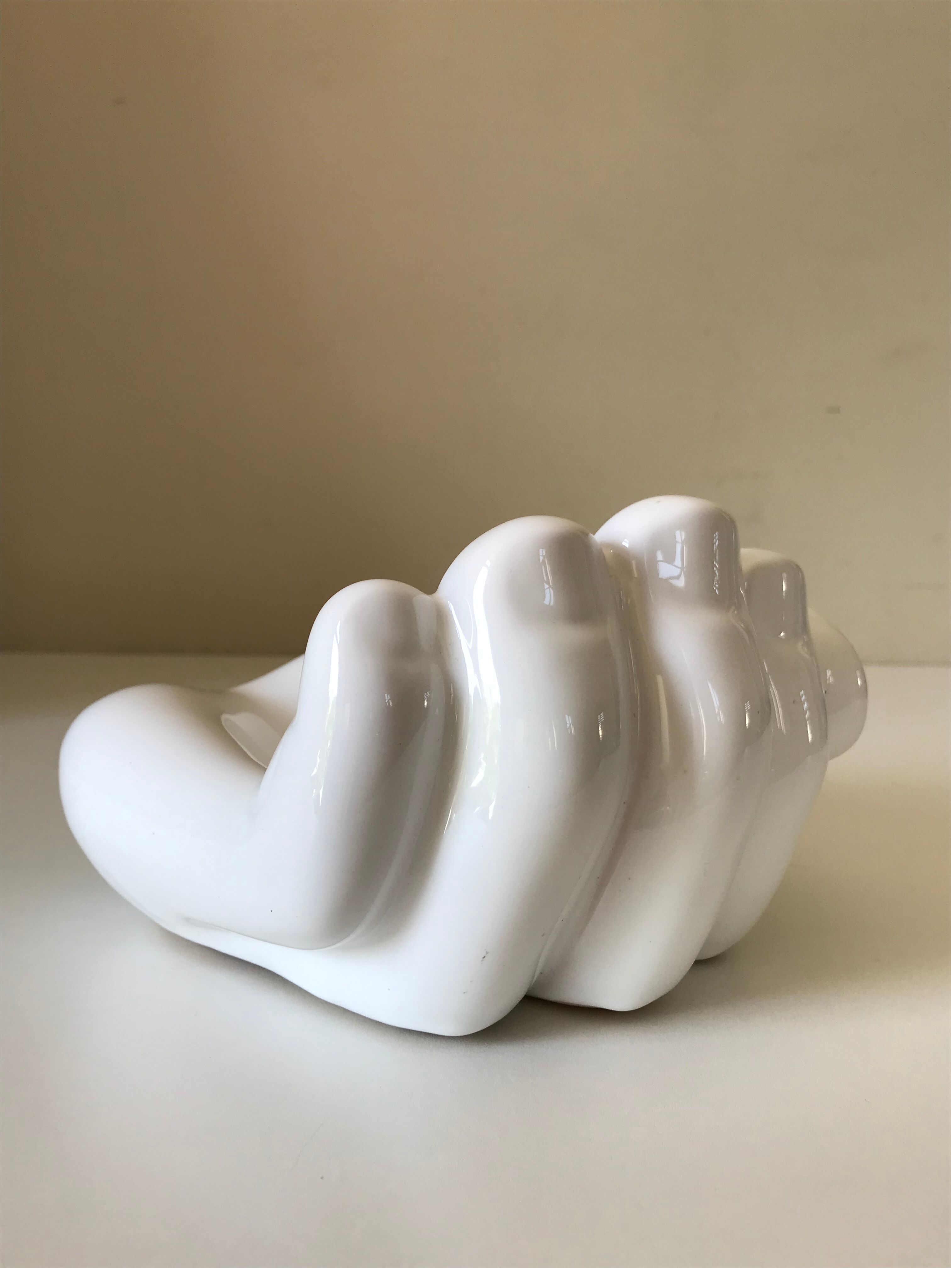 Empty hand ceramic pocket 1980