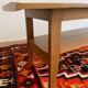 Table basse vintage en bois.