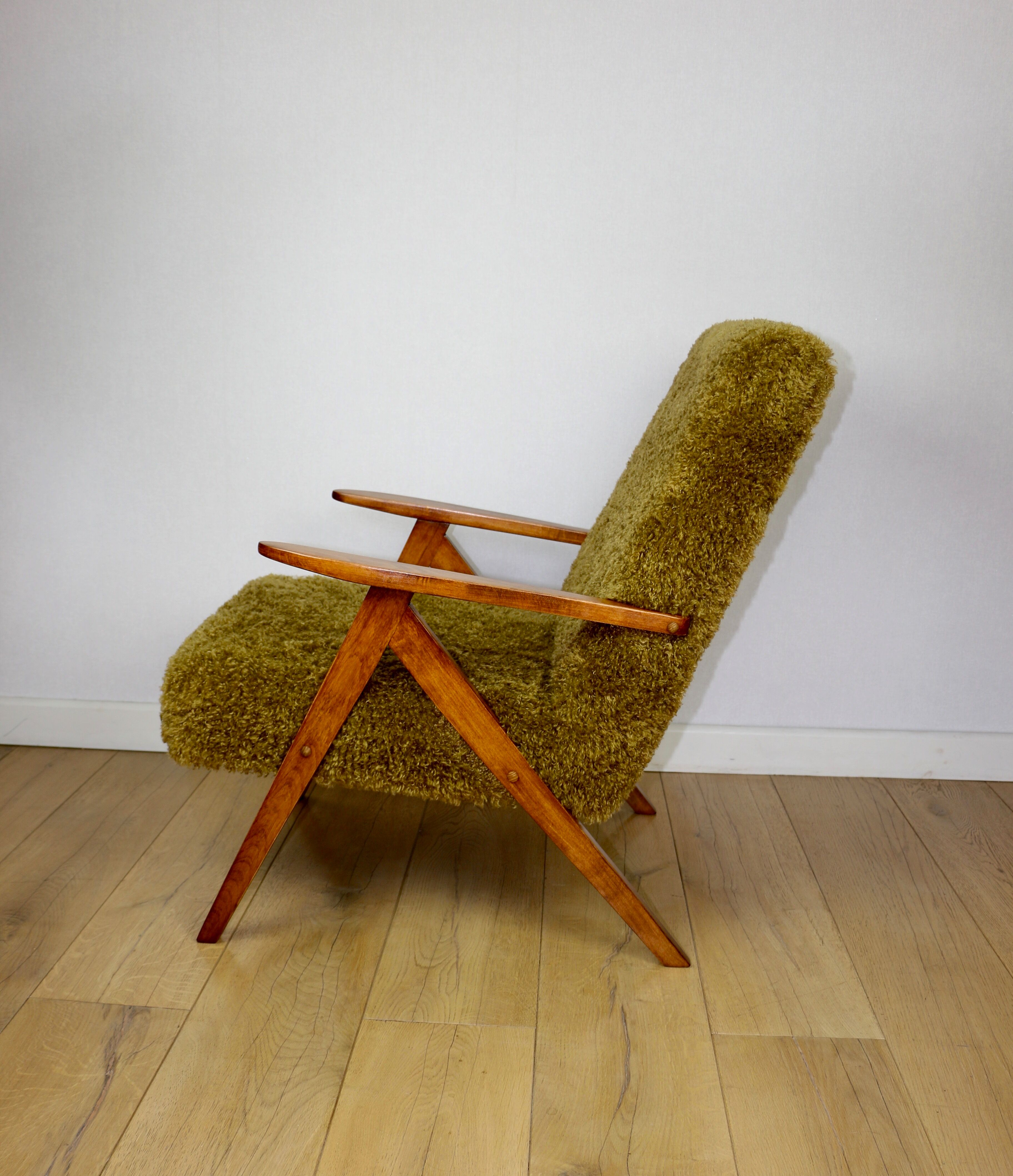 Vintage armchair B-310 VAR vintage khaki / olive long hair Rudy Lis