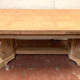 Table de style renaissance en chene massif XX siècle