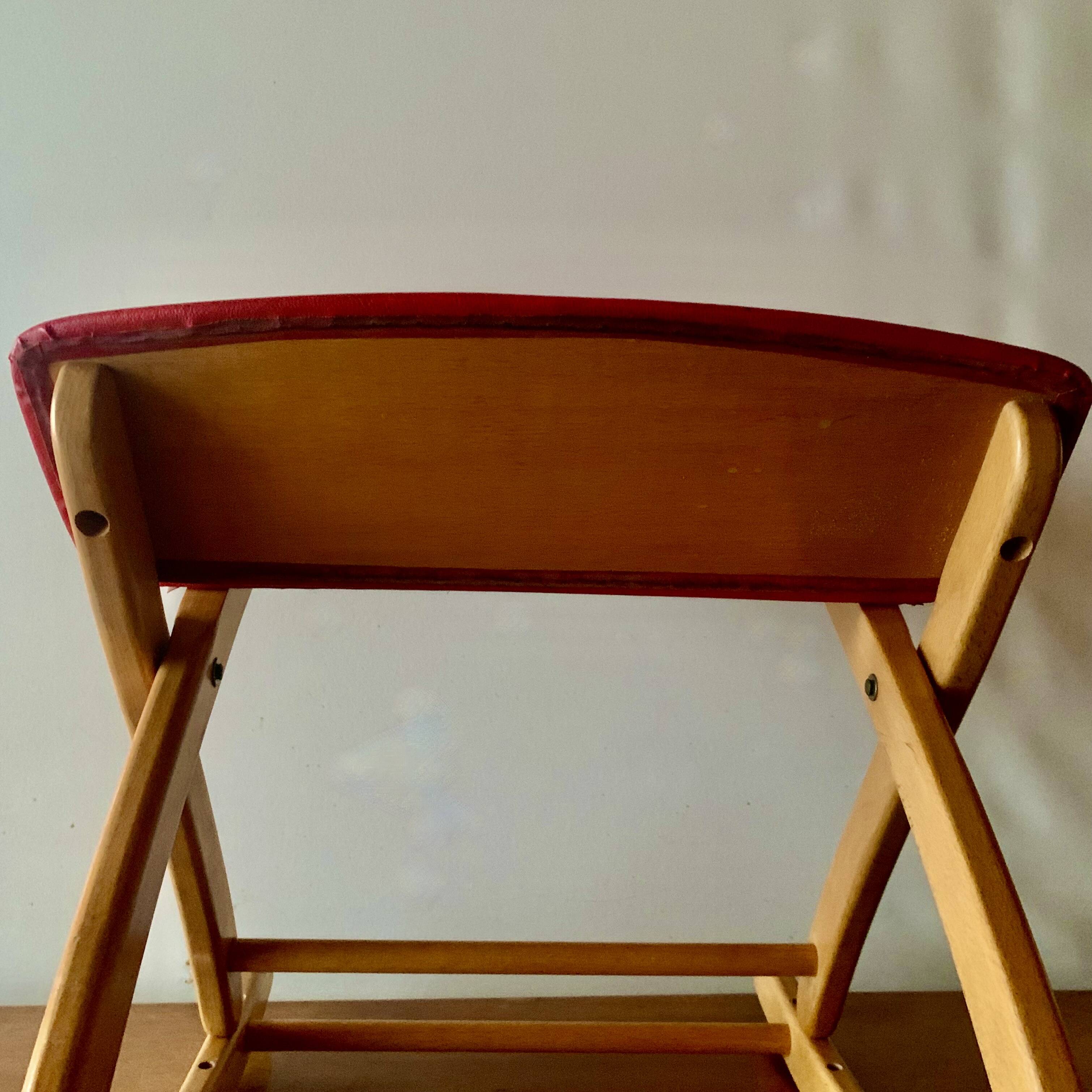 Vintage rocking footstool in red Skai and wood
