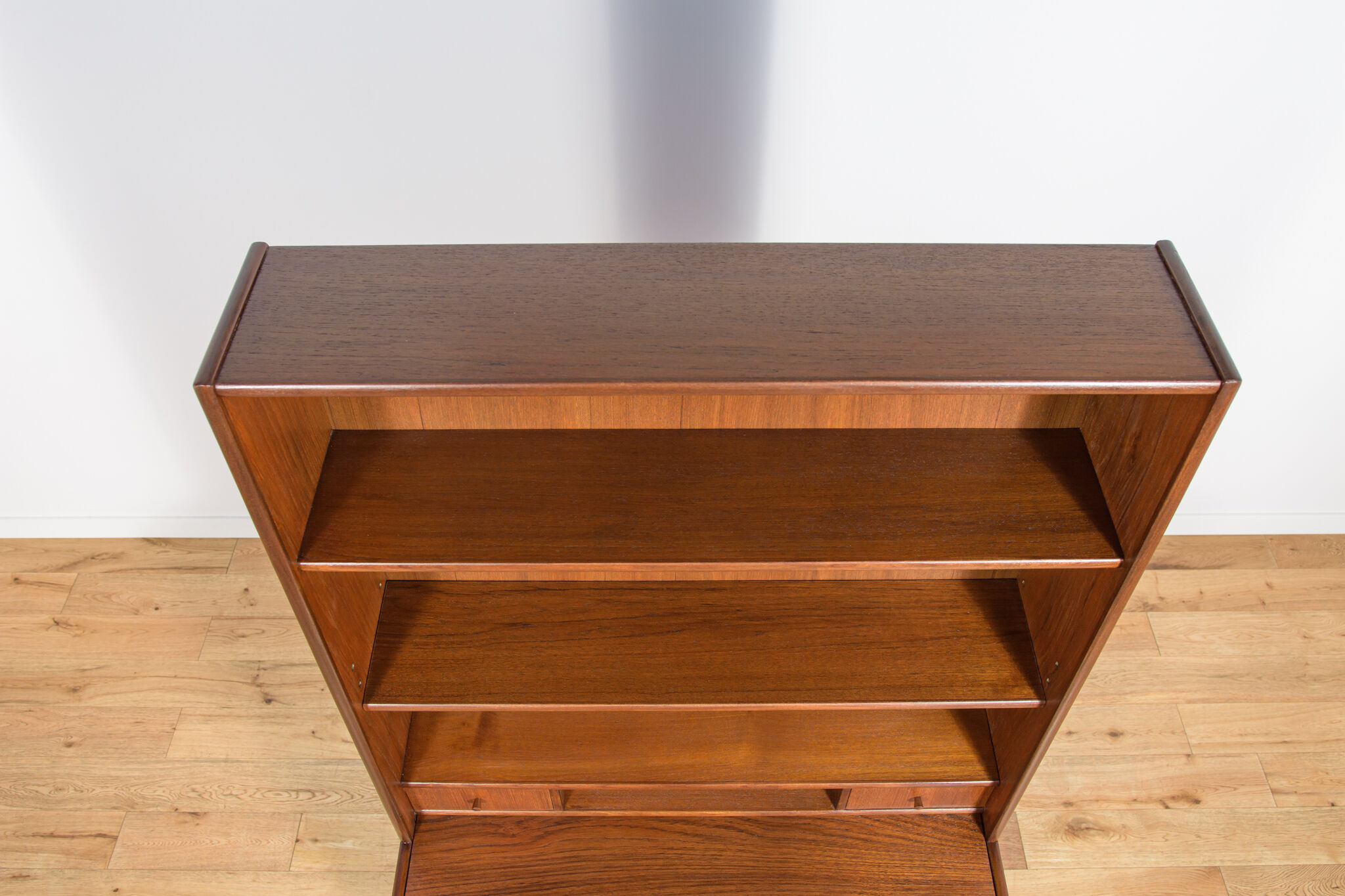 Mid-century teak shelf with pull-out top, Denmark, 1960s