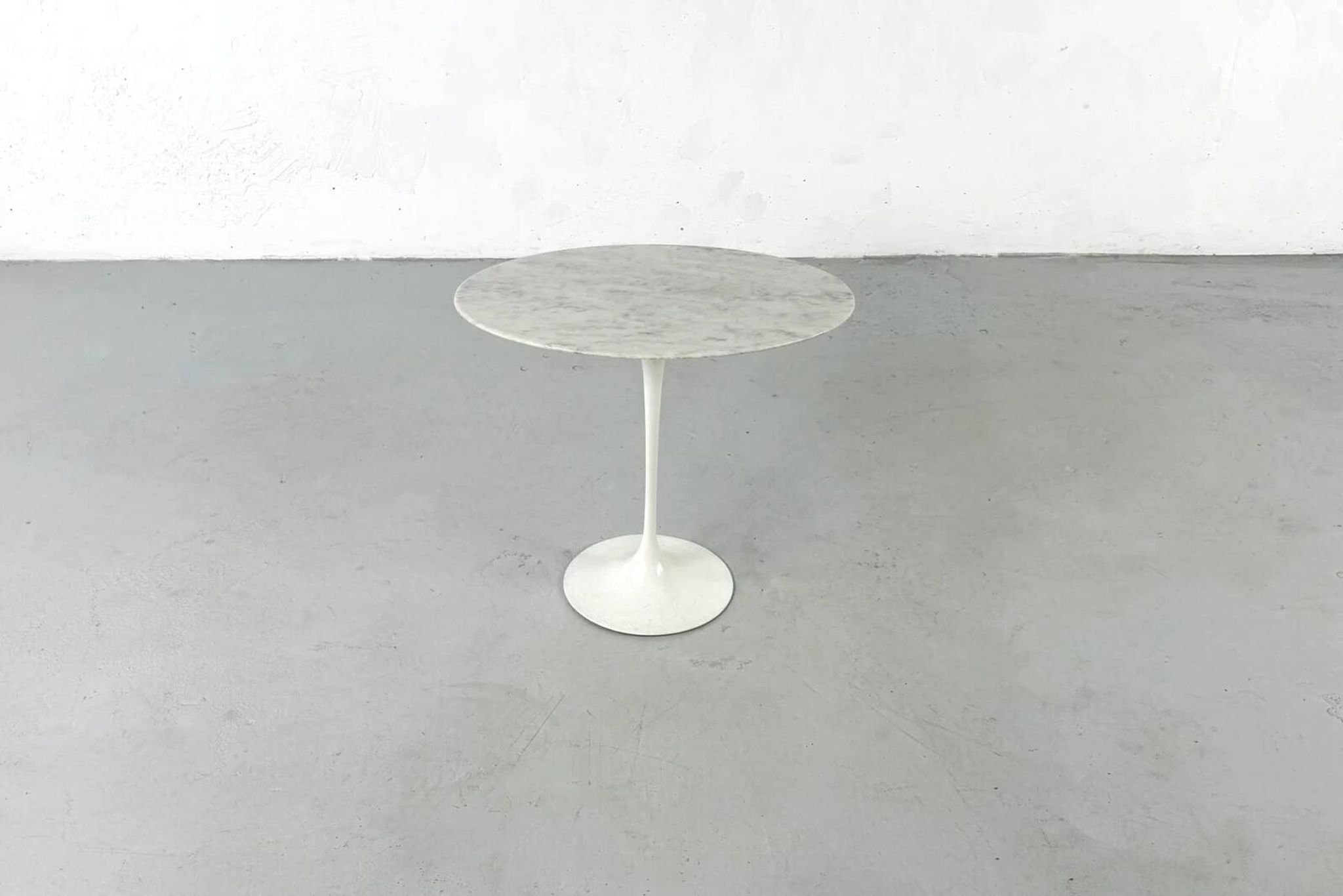 Tulip oval side table by Eero Saarinen for Knoll International – 1960s