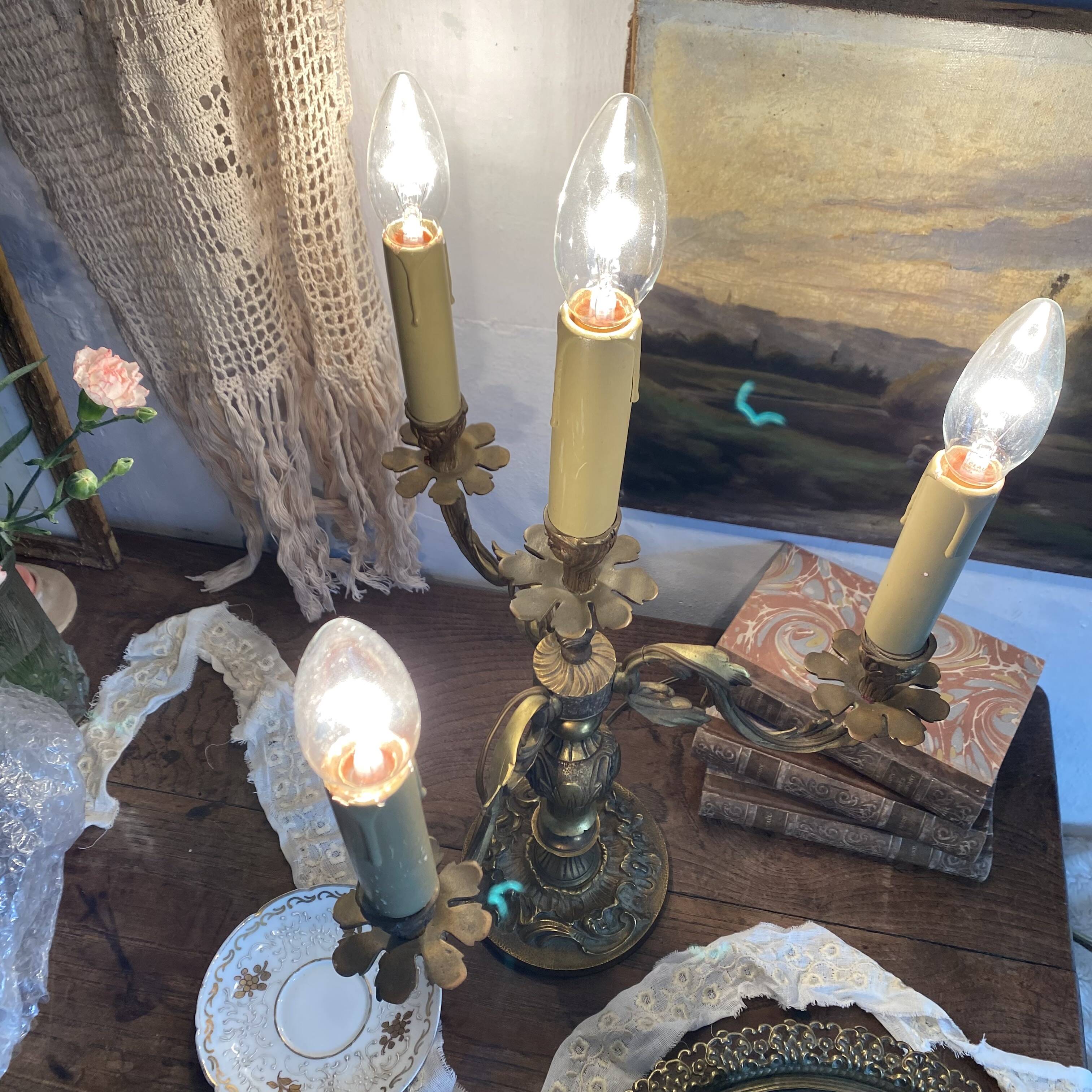 Chandelier lamp with 4 lights in gilded bronze.