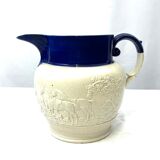 Pichet blanc bleu motif chevaux chien style Wedgwood