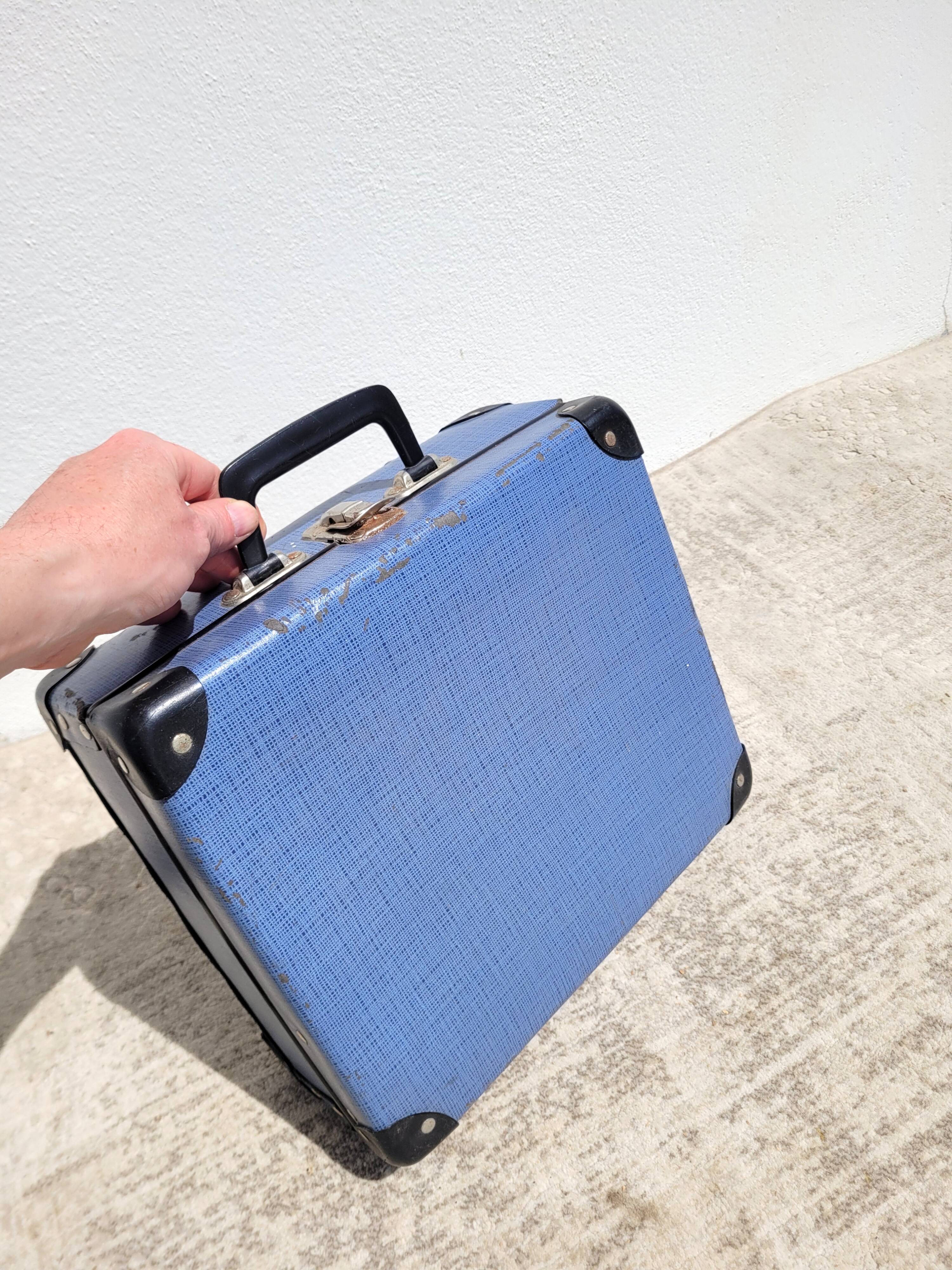 Petite valise rétro bleue
