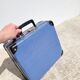 Petite valise rétro bleue