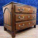 Curved Louis XIV period chest of drawers in solid walnut circa 1700