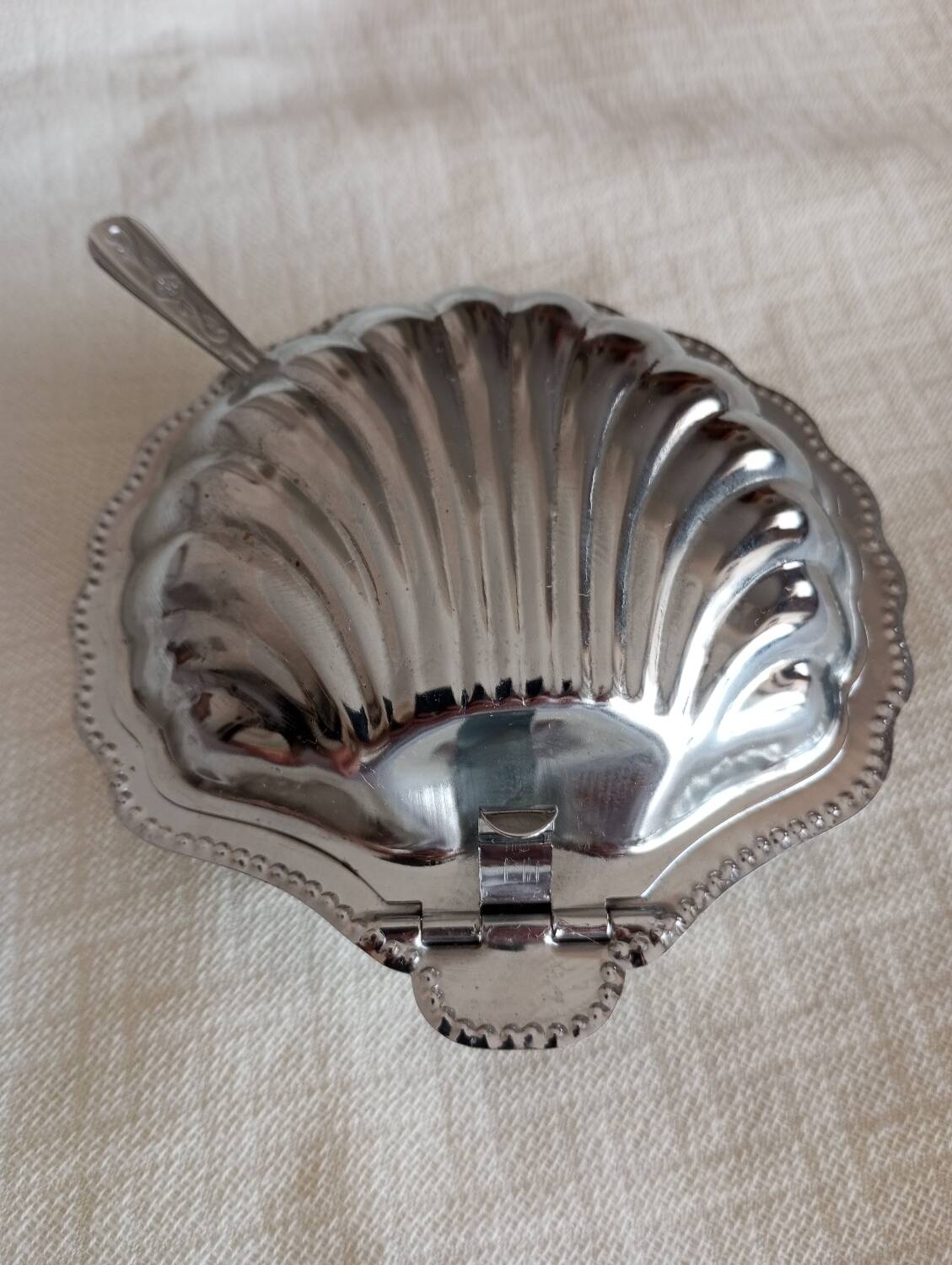 Shell butter dish