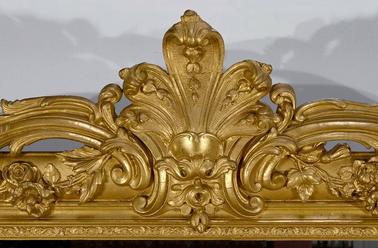Important gilded wooden mirror, Louis XV style – first part of the 19th century