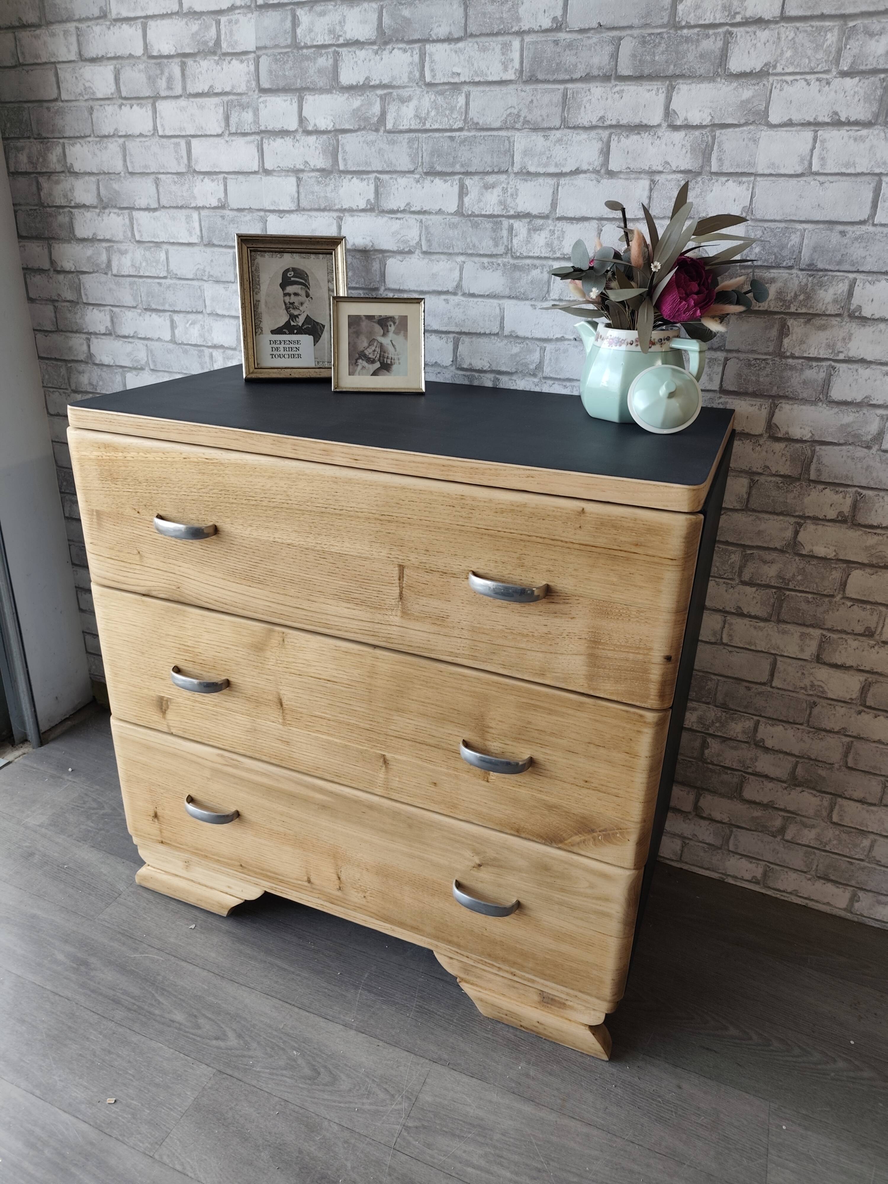 Chest of drawers