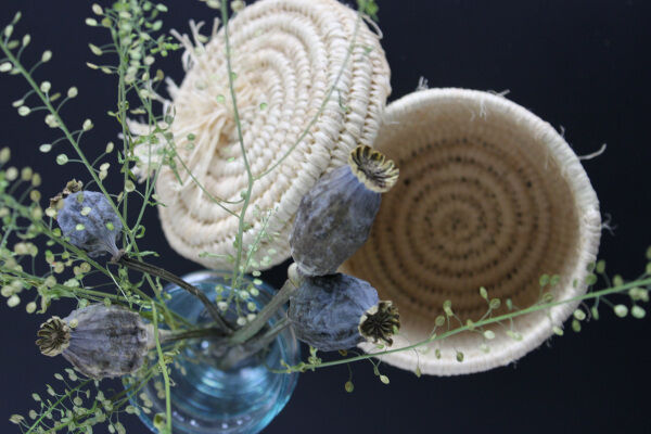 Panier avec couvercle en raphia