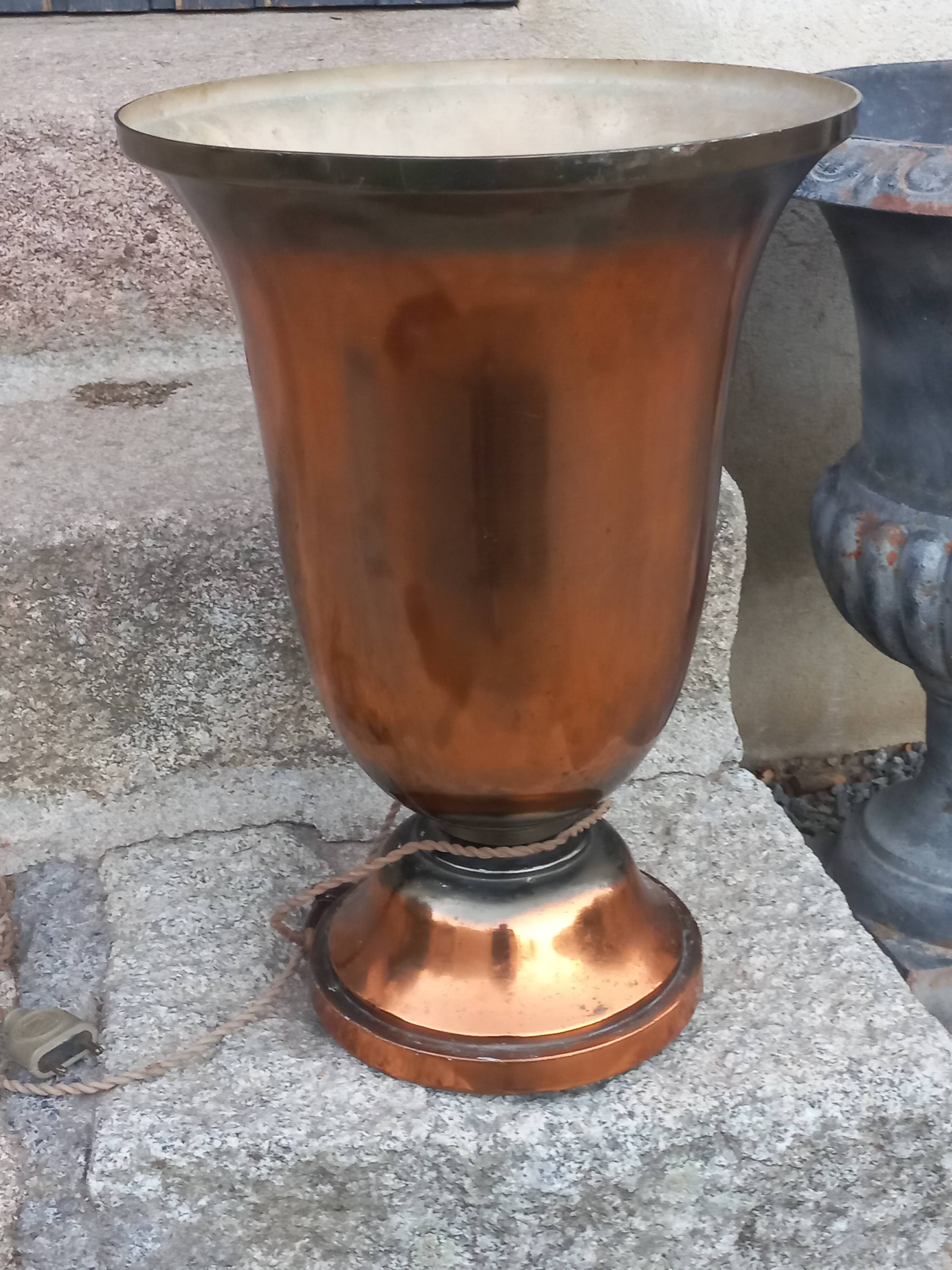 Art Deco tulip lamp in copper metal, 42.5cm from the 1930s.