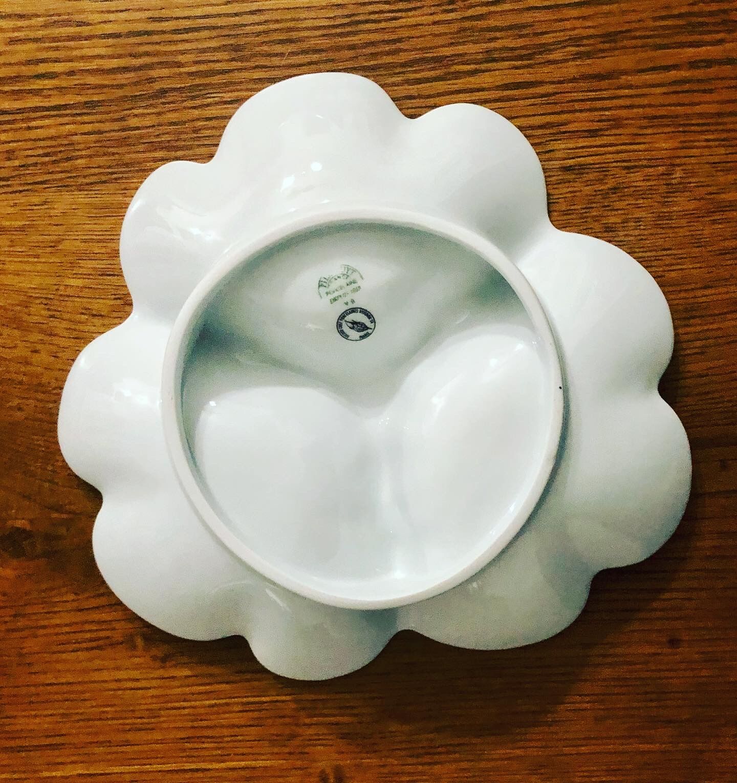 Porcelain serving dish
