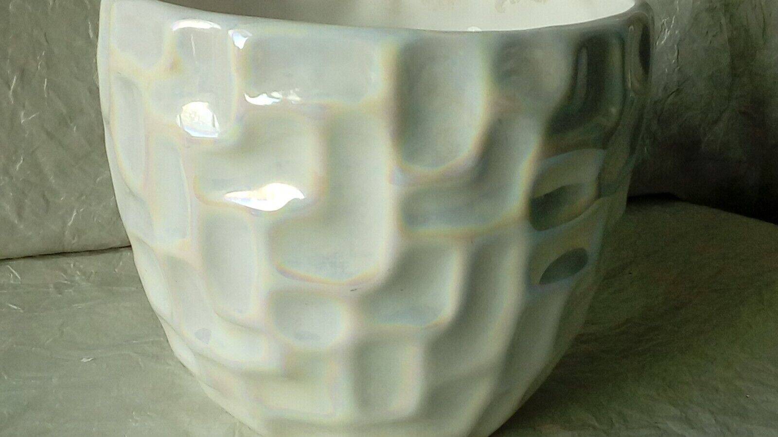 Cache pot en faience effet nacre vintage