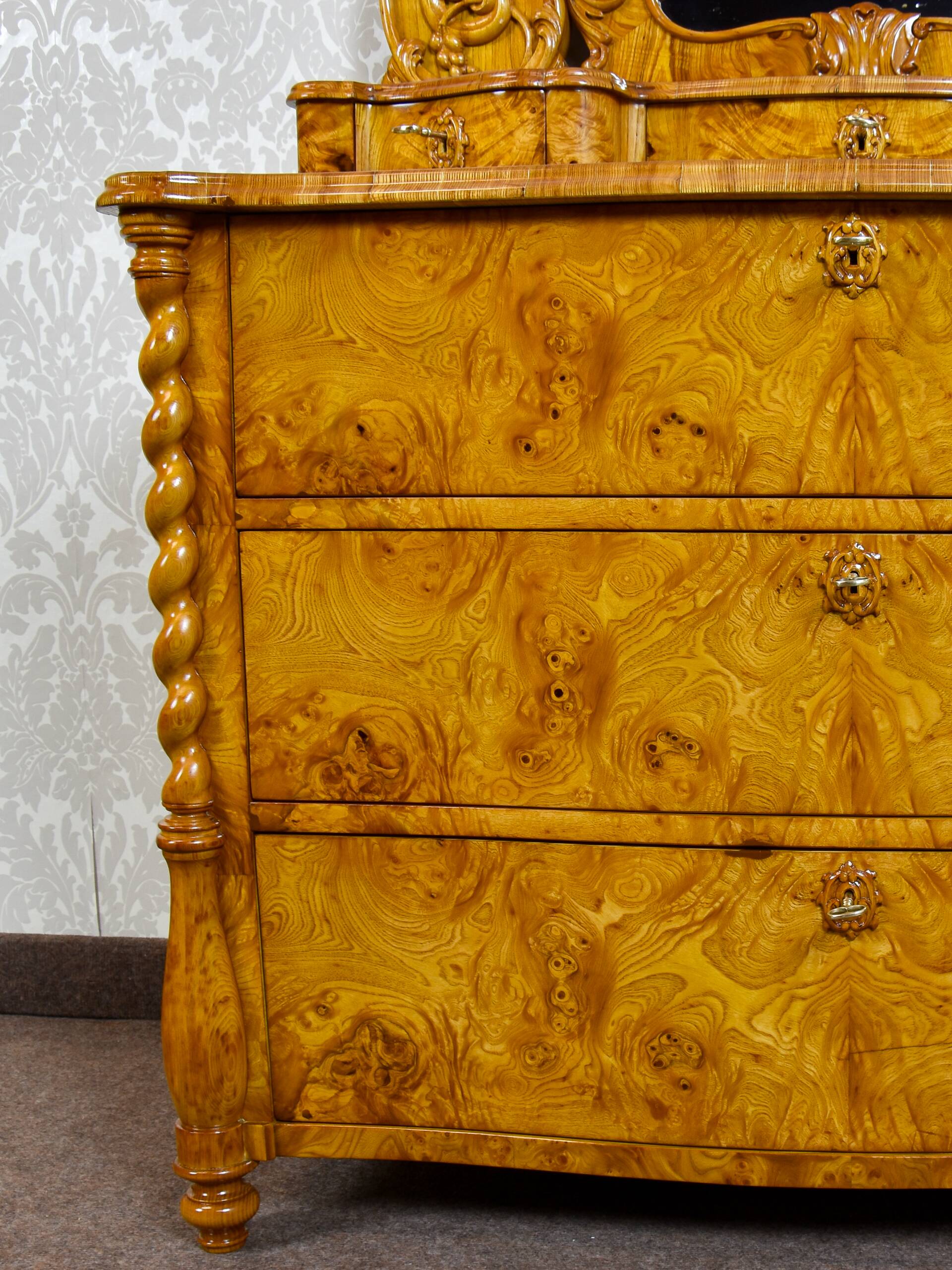 Commode coiffeuse Louis-Philippe en loupe d'orme et frêne - env. 1840-1860