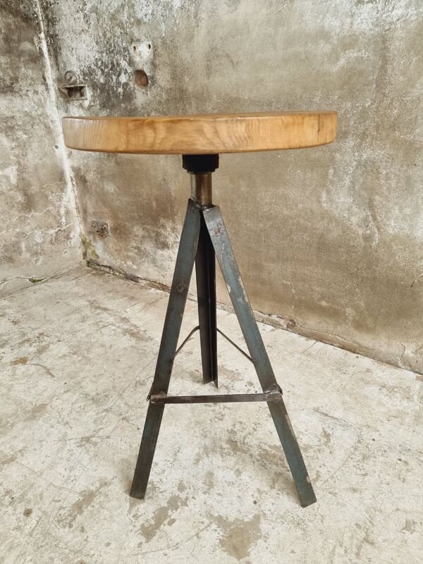 table d’appoint industrielle plante table chêne avec pied en fer