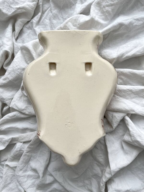 Fontaine murale ancienne en terre de fer ''Printanier'' faïence de Gien fin 19eme