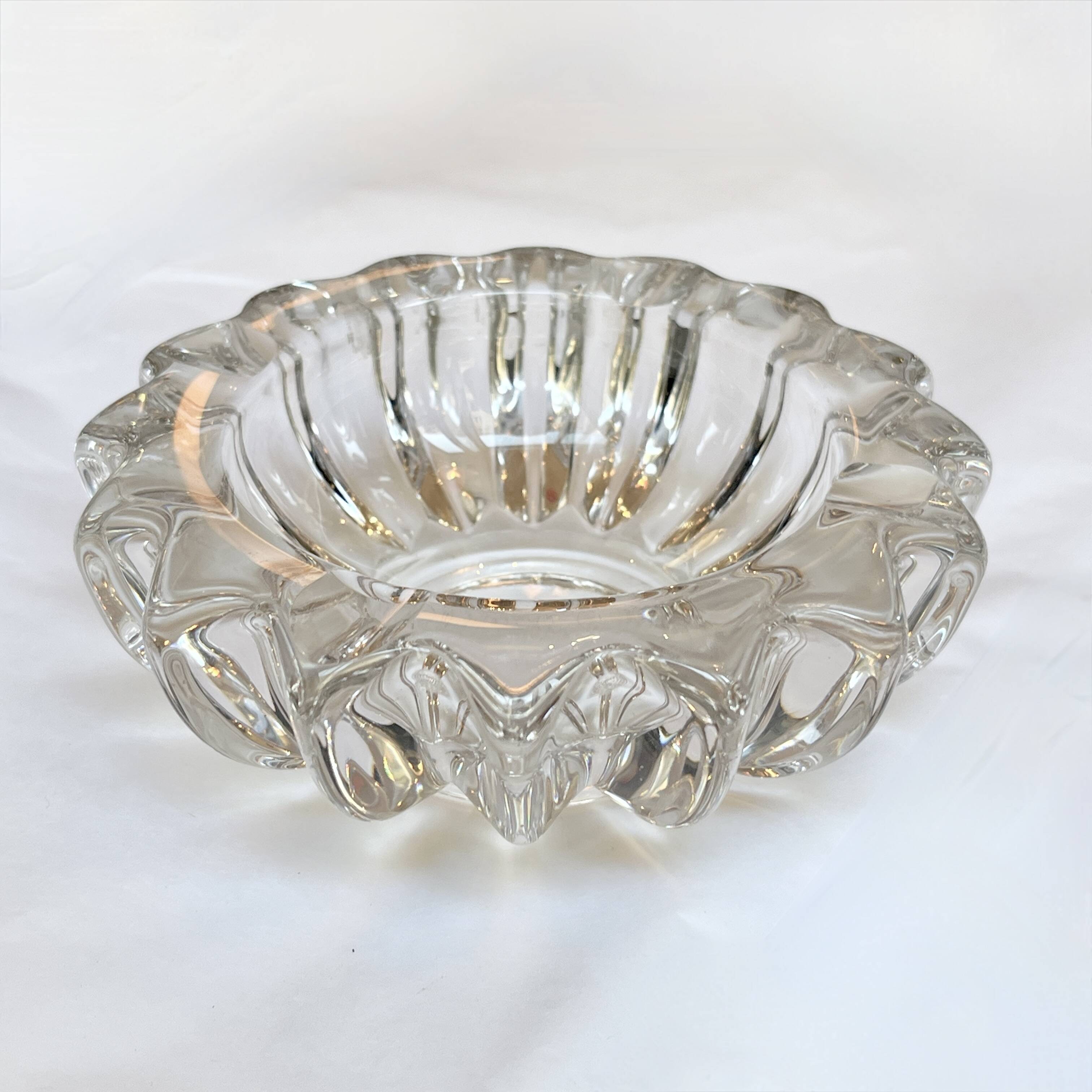 Art Deco molded glass ashtray by Pierre D'Avesn - Art Deco pocket emptier