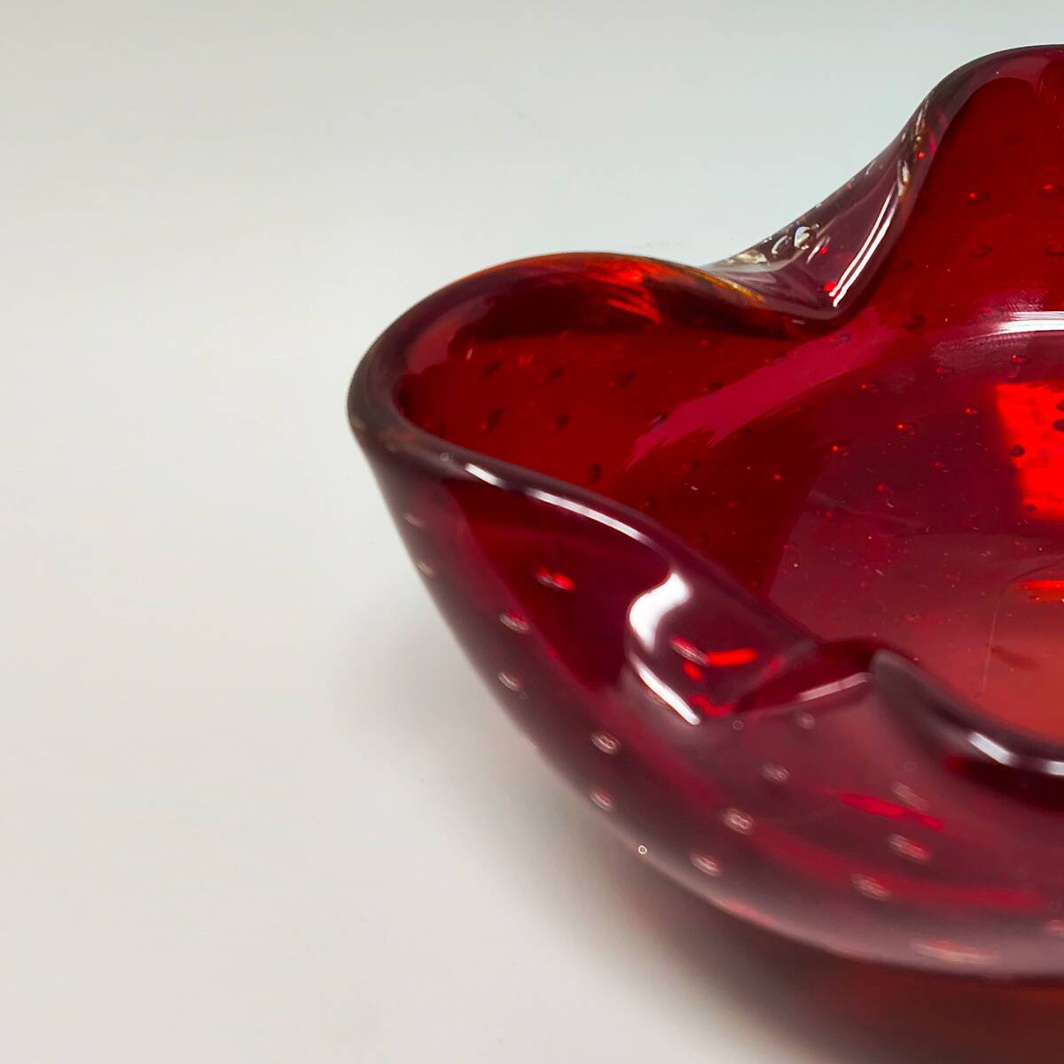 Cendrier ou vide-poches en verre de Murano Bullicante rouge des années 1960 par Fla