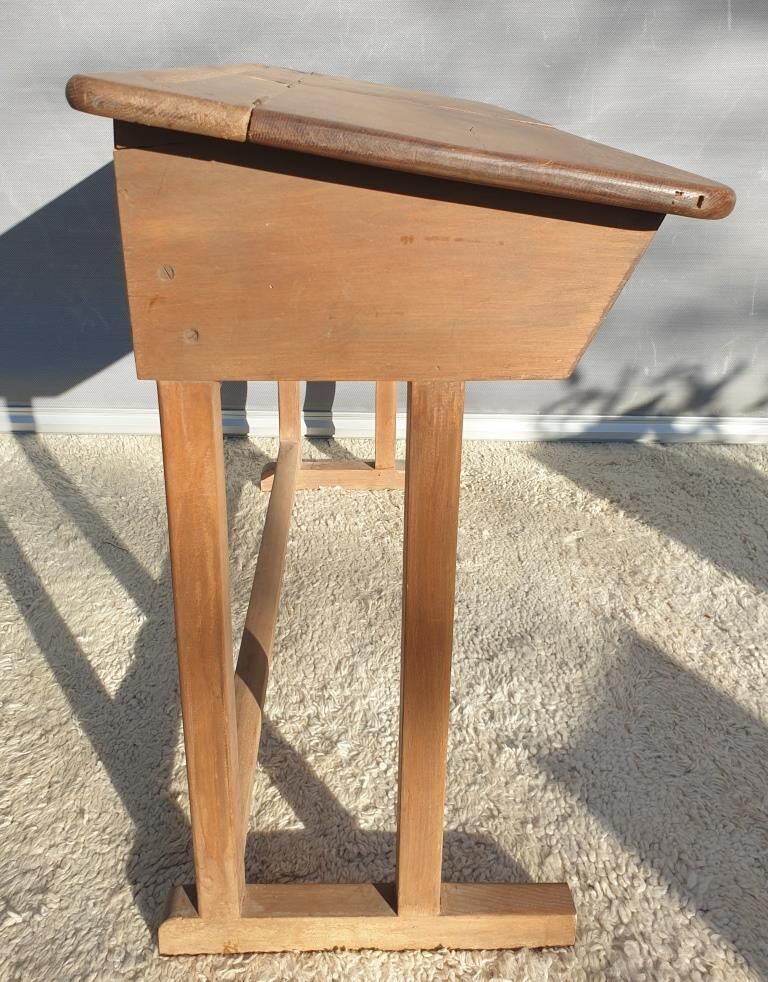 Bureau d'écolier pupitre double et son banc graffitis