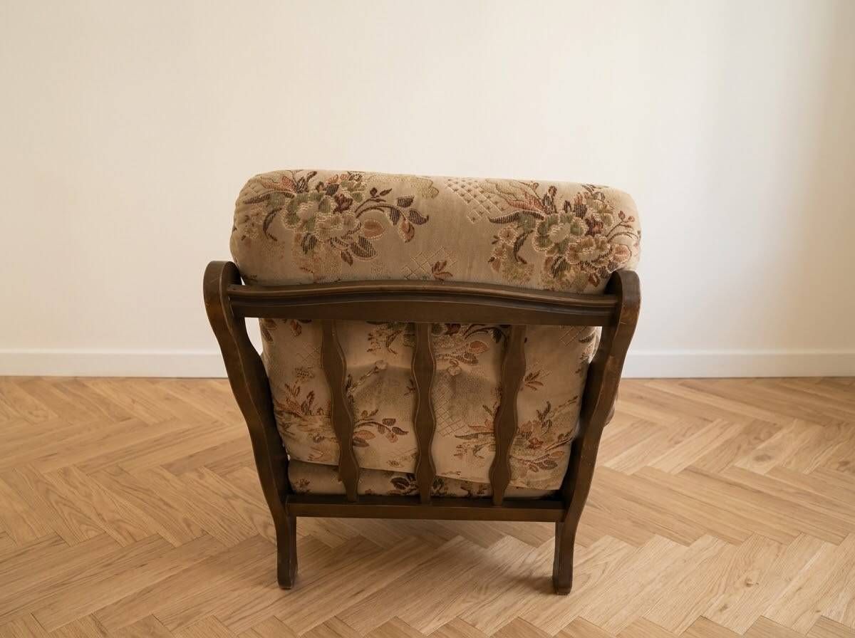 Pair of vintage 70s armchairs in floral fabric.