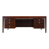 Bureau danois en palissandre Diplomat par Finn Juhl, années 1970