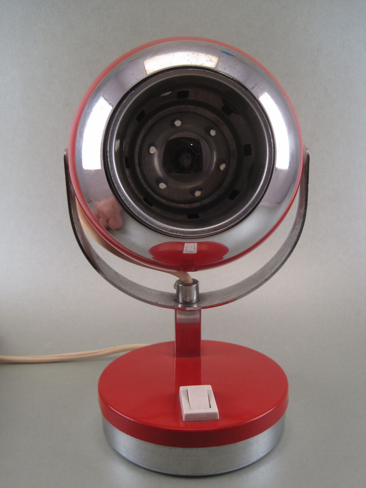 Seventies Space Age Eyeball table lamp in red and chrome laqué metal