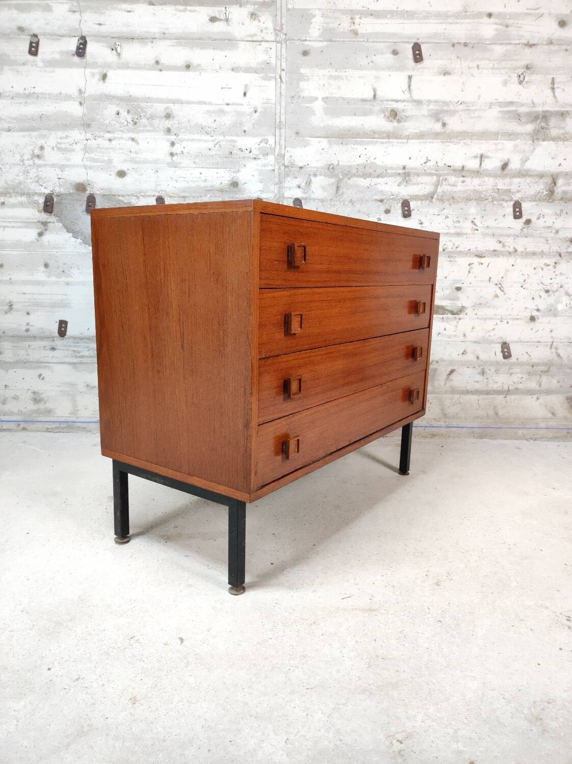 Vintage chest of drawers