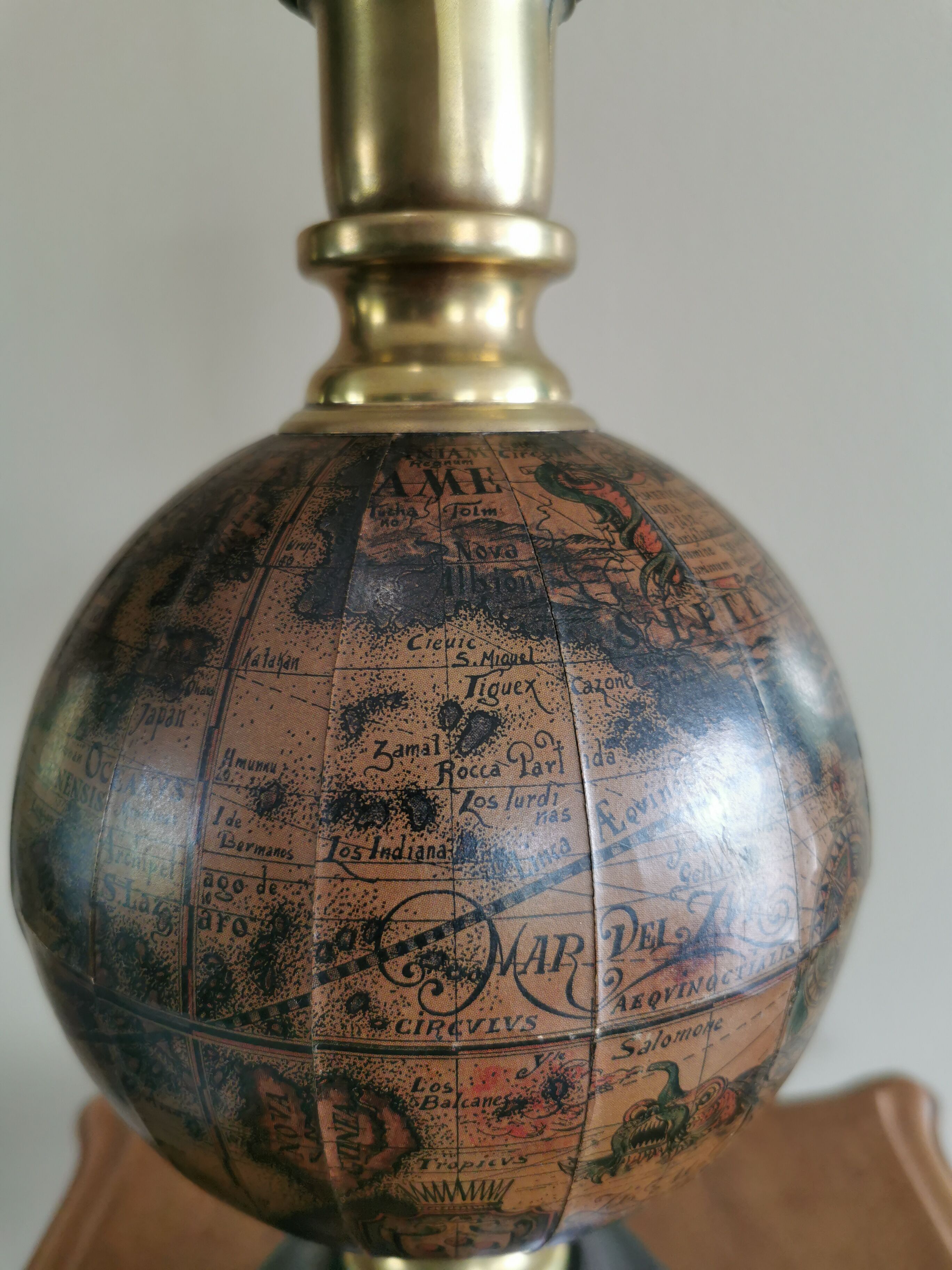 Vintage globe lamp base