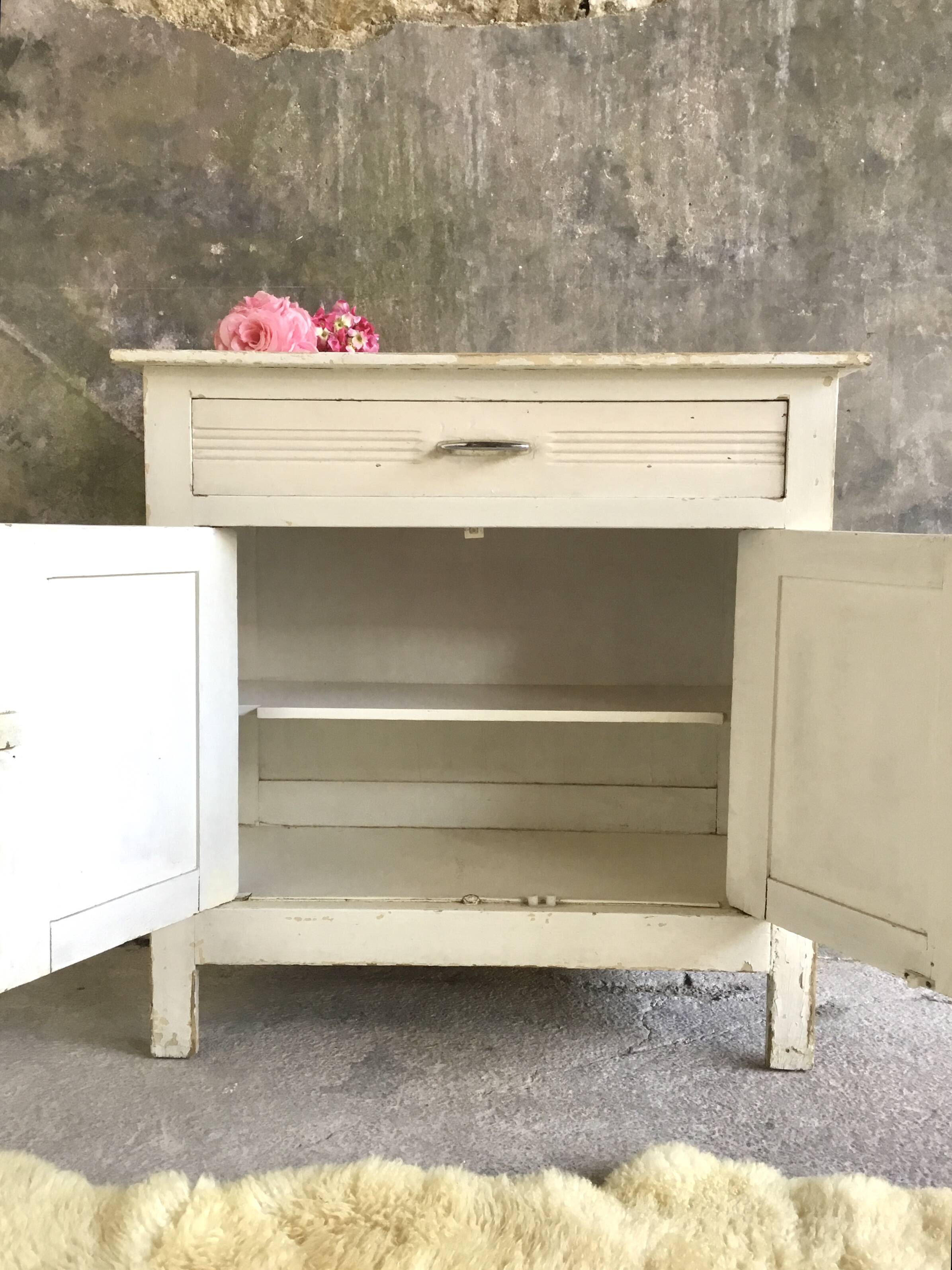 Parisian white buffet in its own juice - 1950