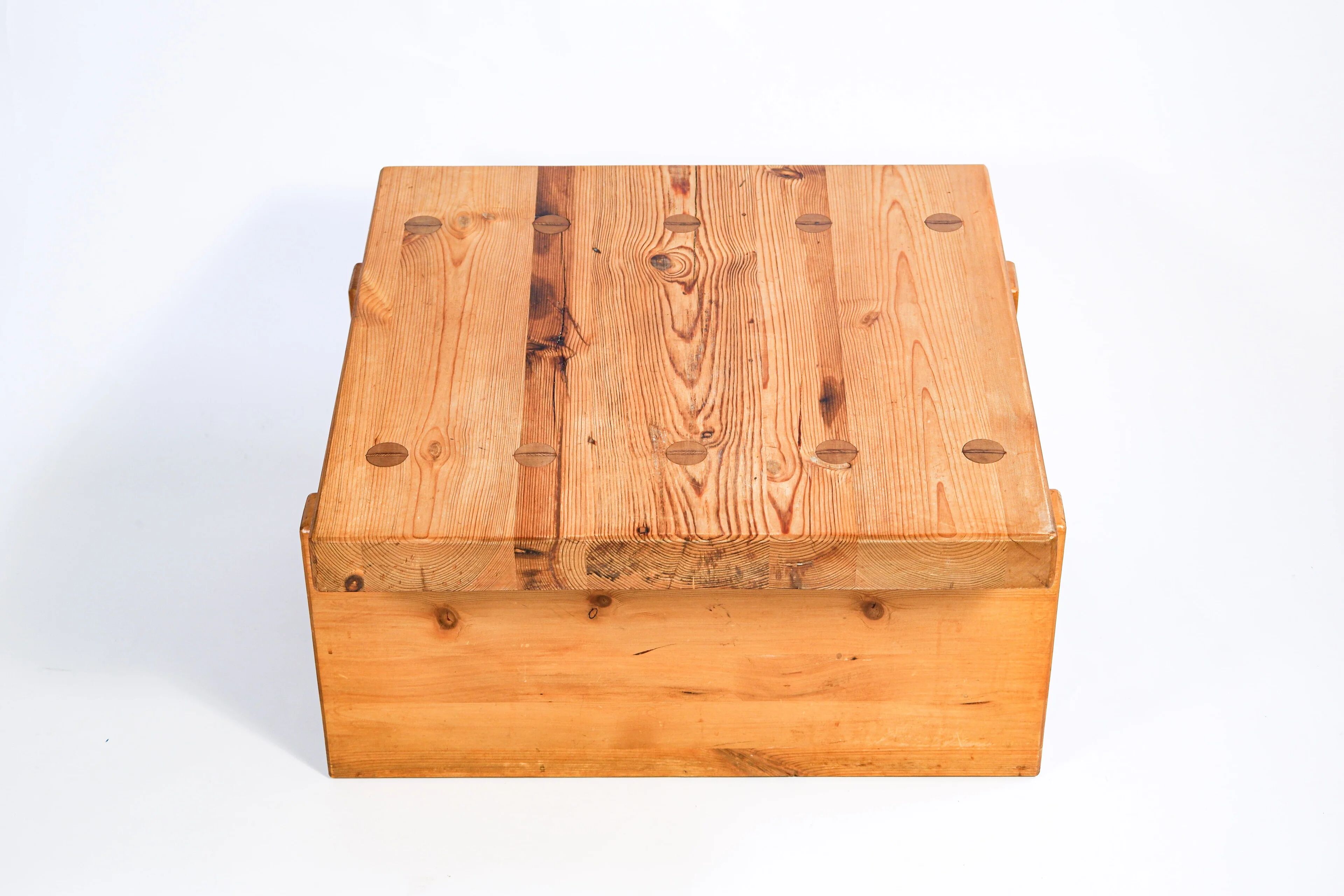 Roland Wilhelmsson coffee table model "Bamse" 1973 in solid pine.