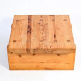 Roland Wilhelmsson coffee table model "Bamse" 1973 in solid pine.