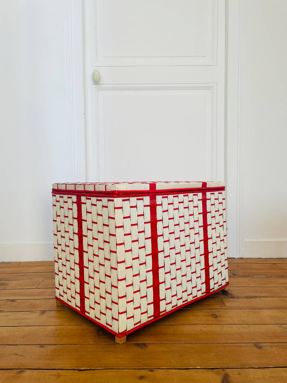 Vintage scoubidou storage chest 1960