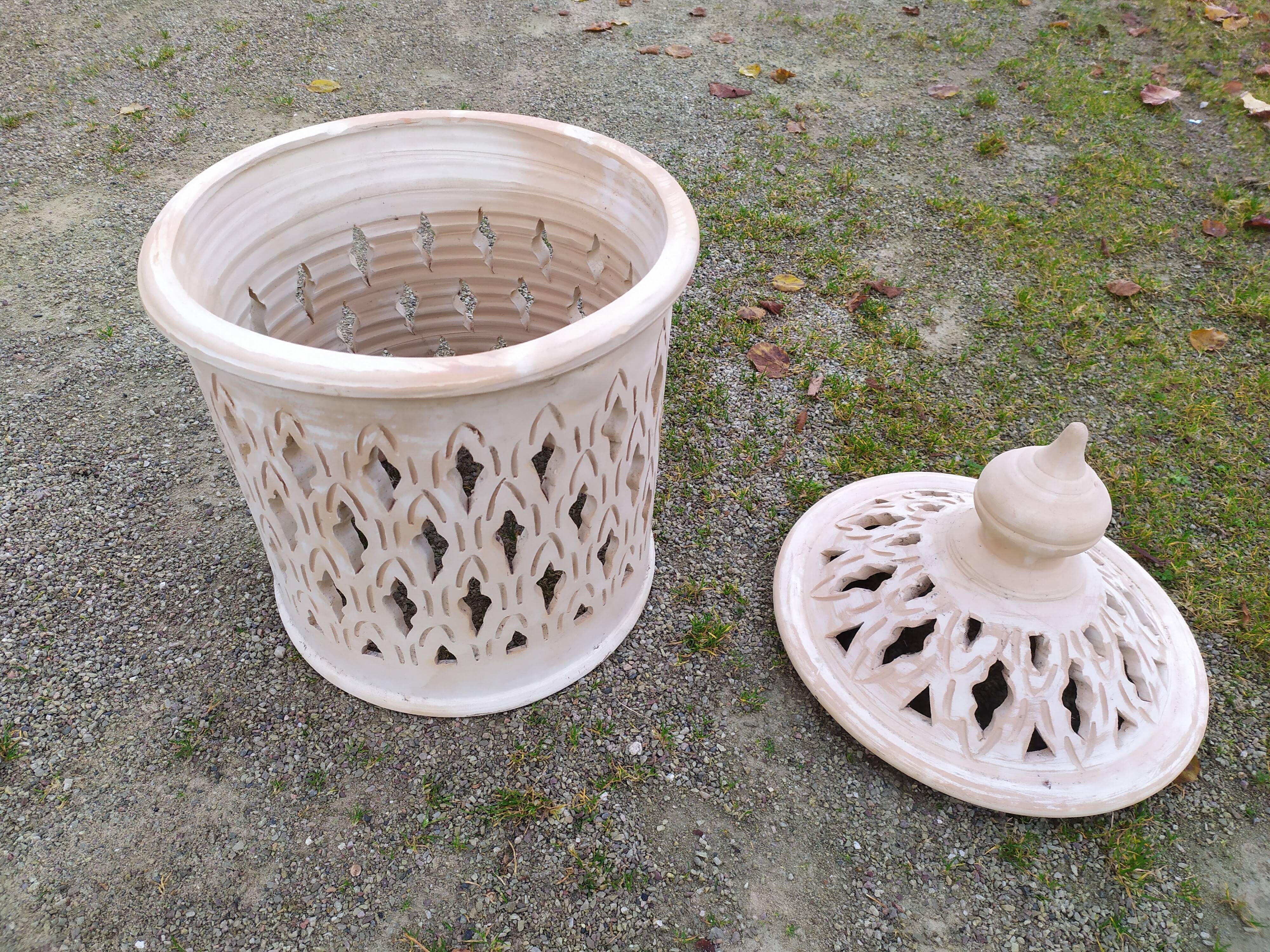 Poterie marocaine , lanterne , terre cuite