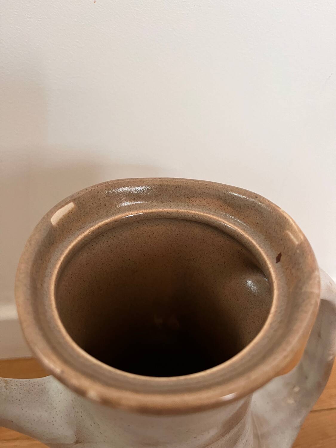 Ceramic teapot and milk jug set