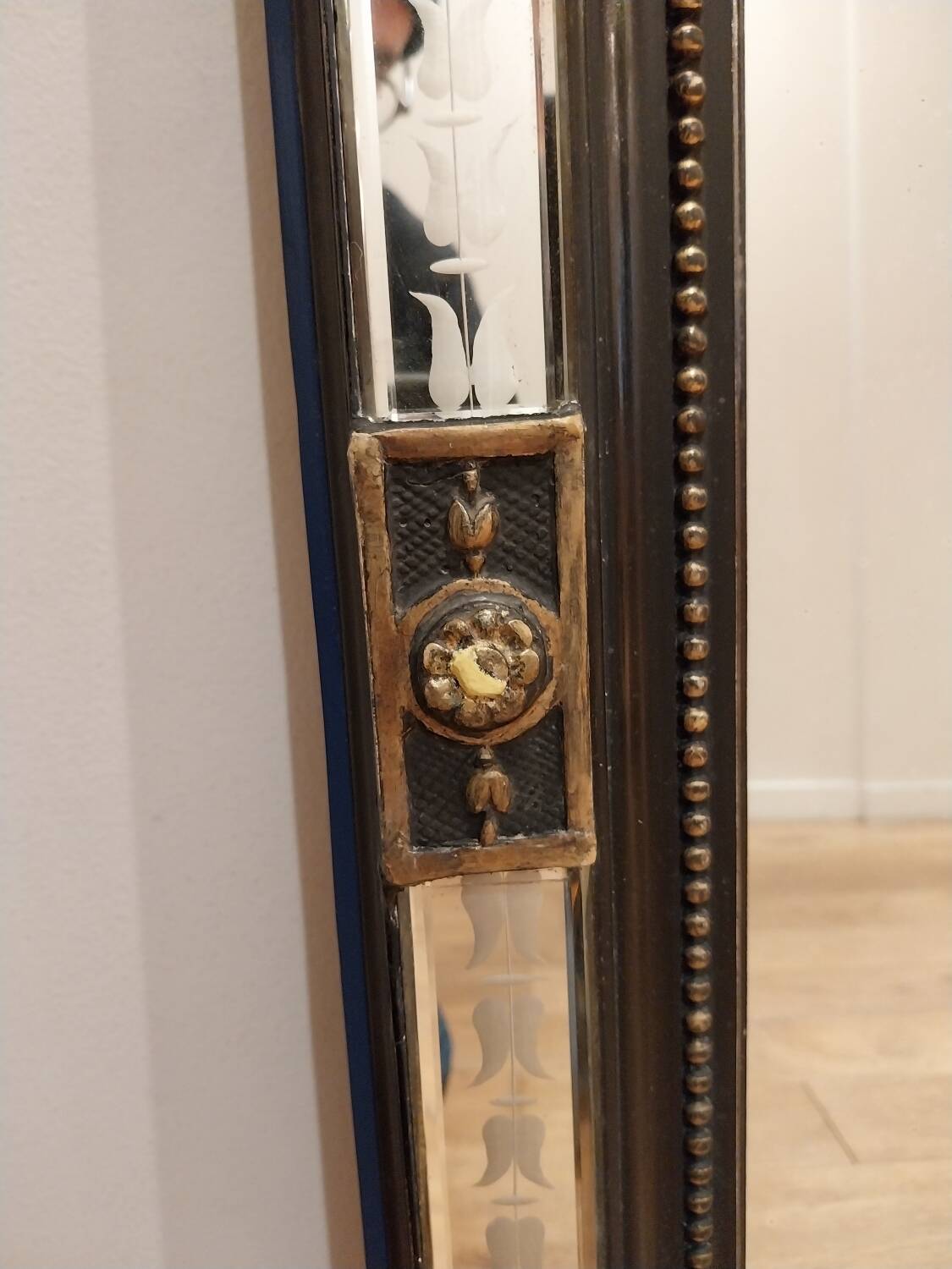 Mirror with glazing beads from the Napoleon III period