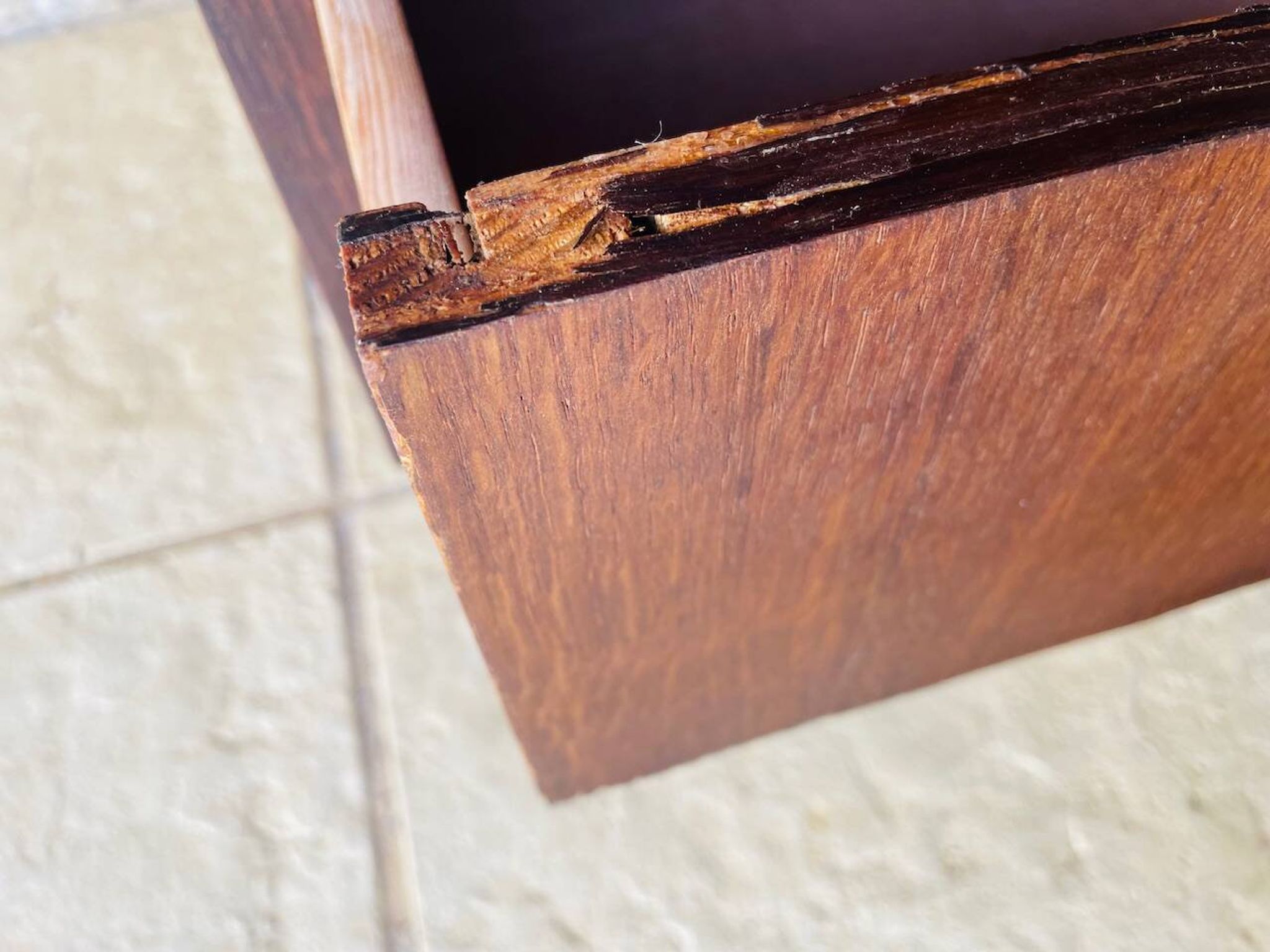 Vintage high chest of drawers in oak with 5 drawers, circa 1950s.
