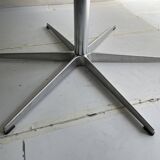 Round table A826 by Arne Jacobsen