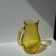 Pichet vintage en verre jaune