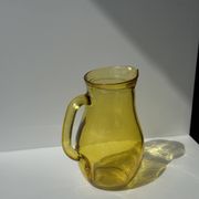 Pichet vintage en verre jaune