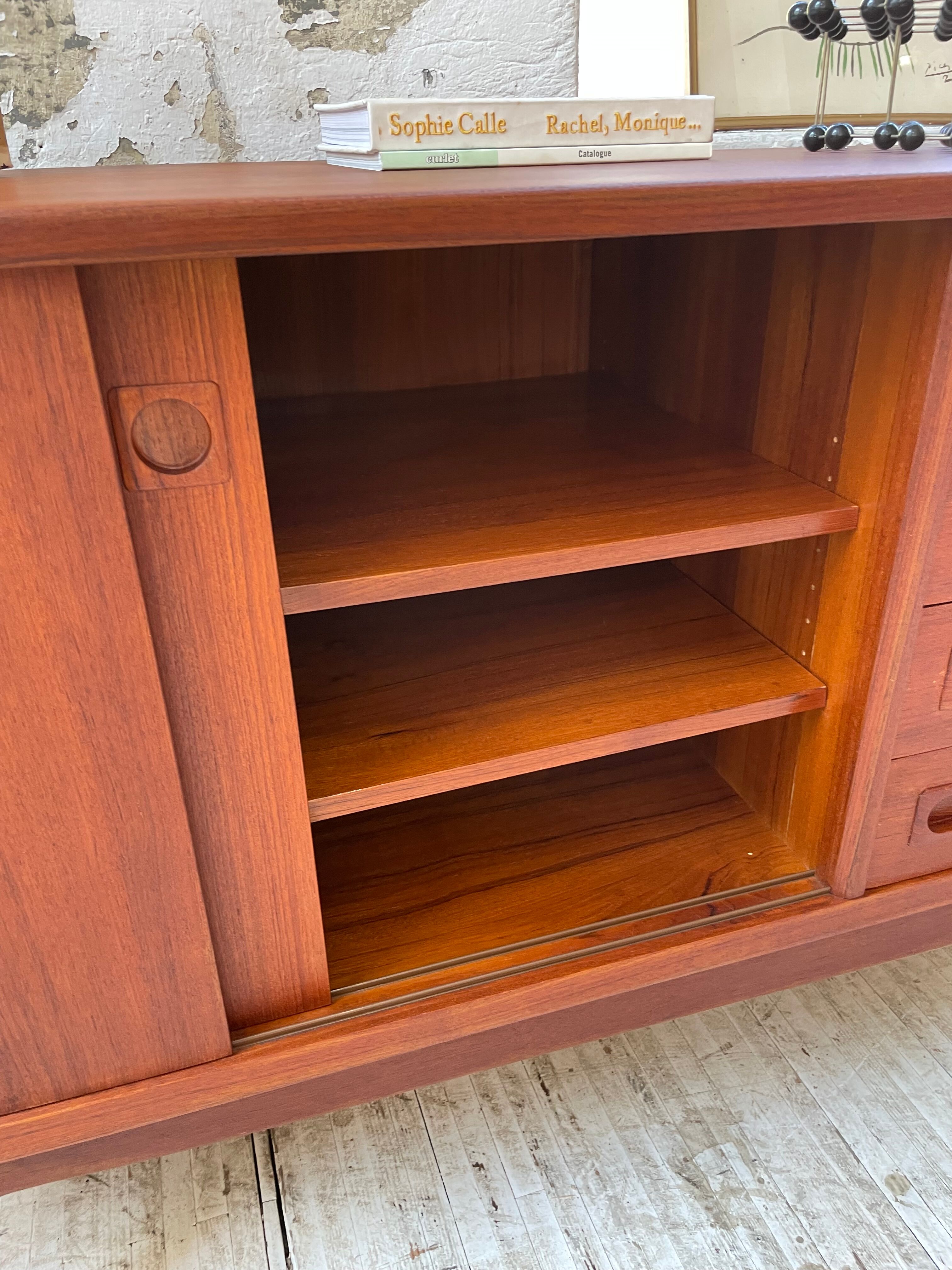 Teak row Johannes Andersen Samcom