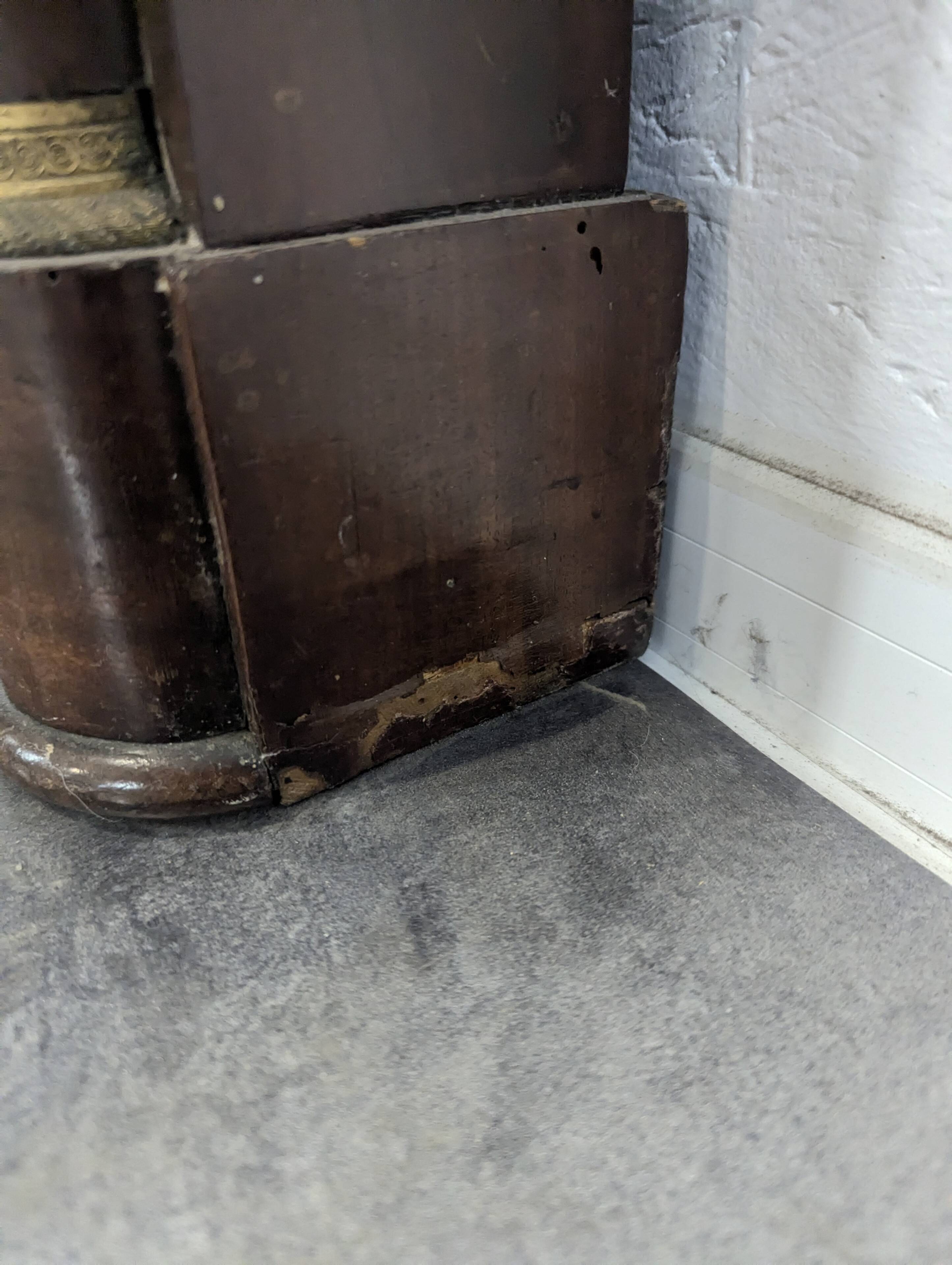 Rare coiffeuse demi à fond de glace époque Empire